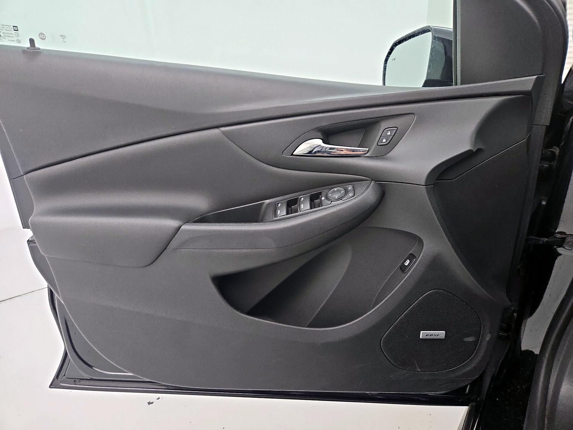 Thumbnail: 2018 Chevrolet Volt - 12