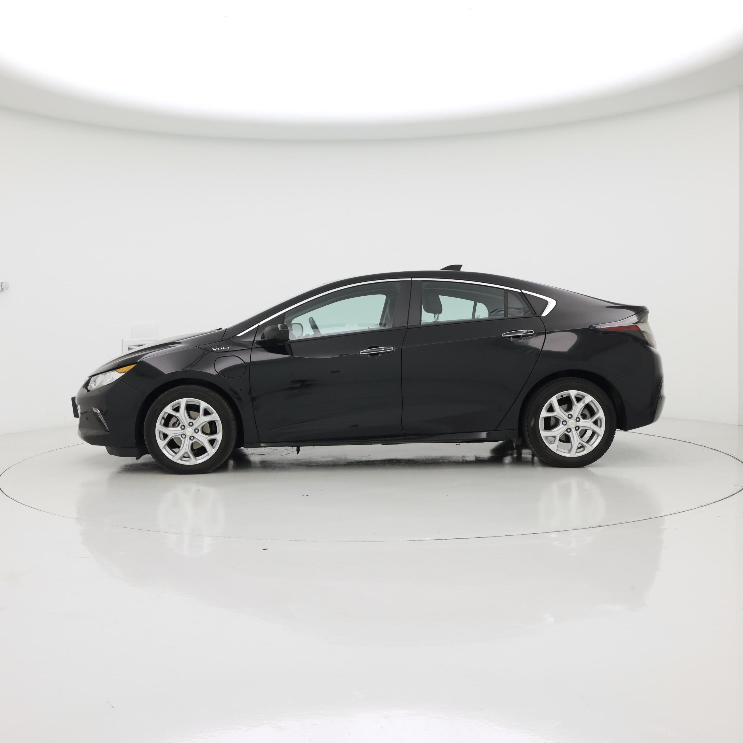Thumbnail: 2018 Chevrolet Volt - 3