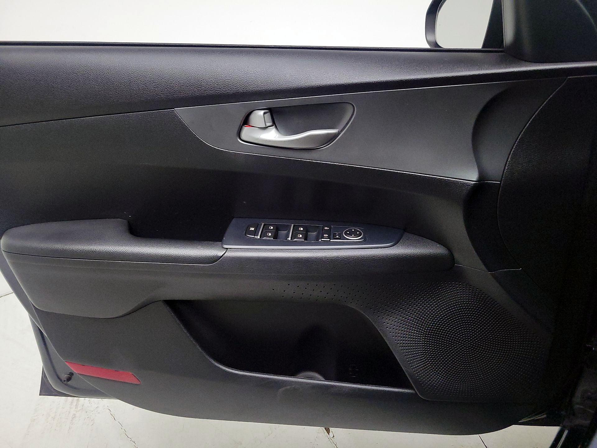 Thumbnail: 2020 Kia Forte - 12