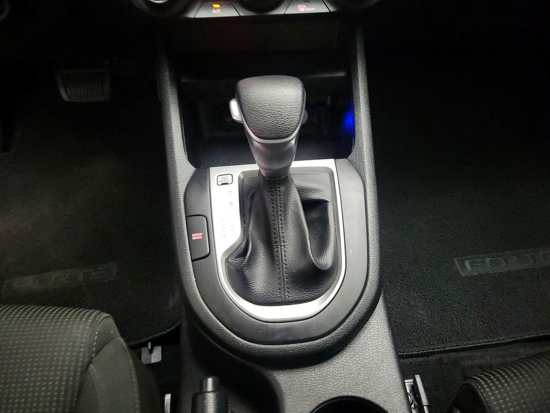 Thumbnail: 2020 Kia Forte - 17