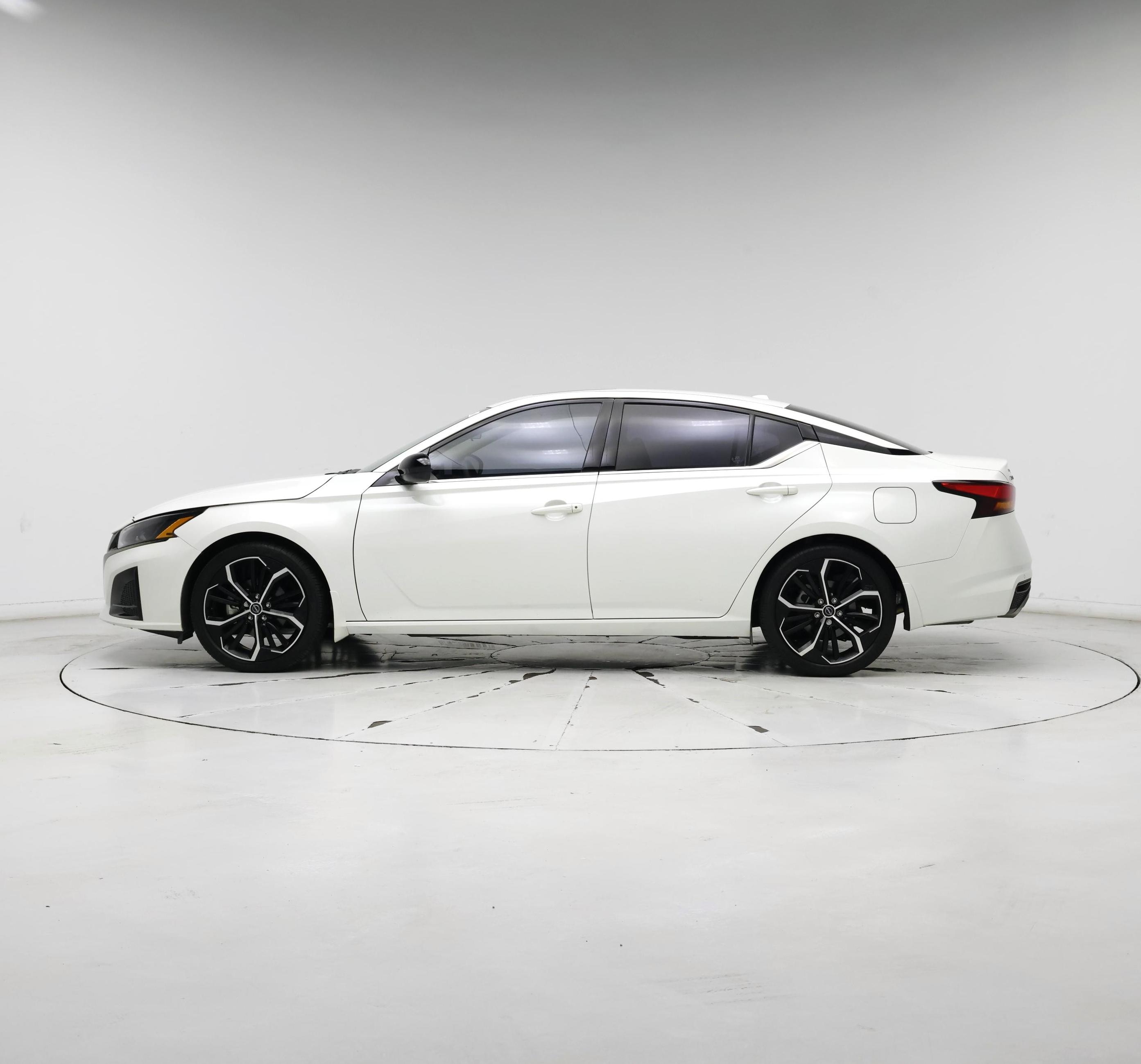 Thumbnail: 2023 Nissan Altima - 3