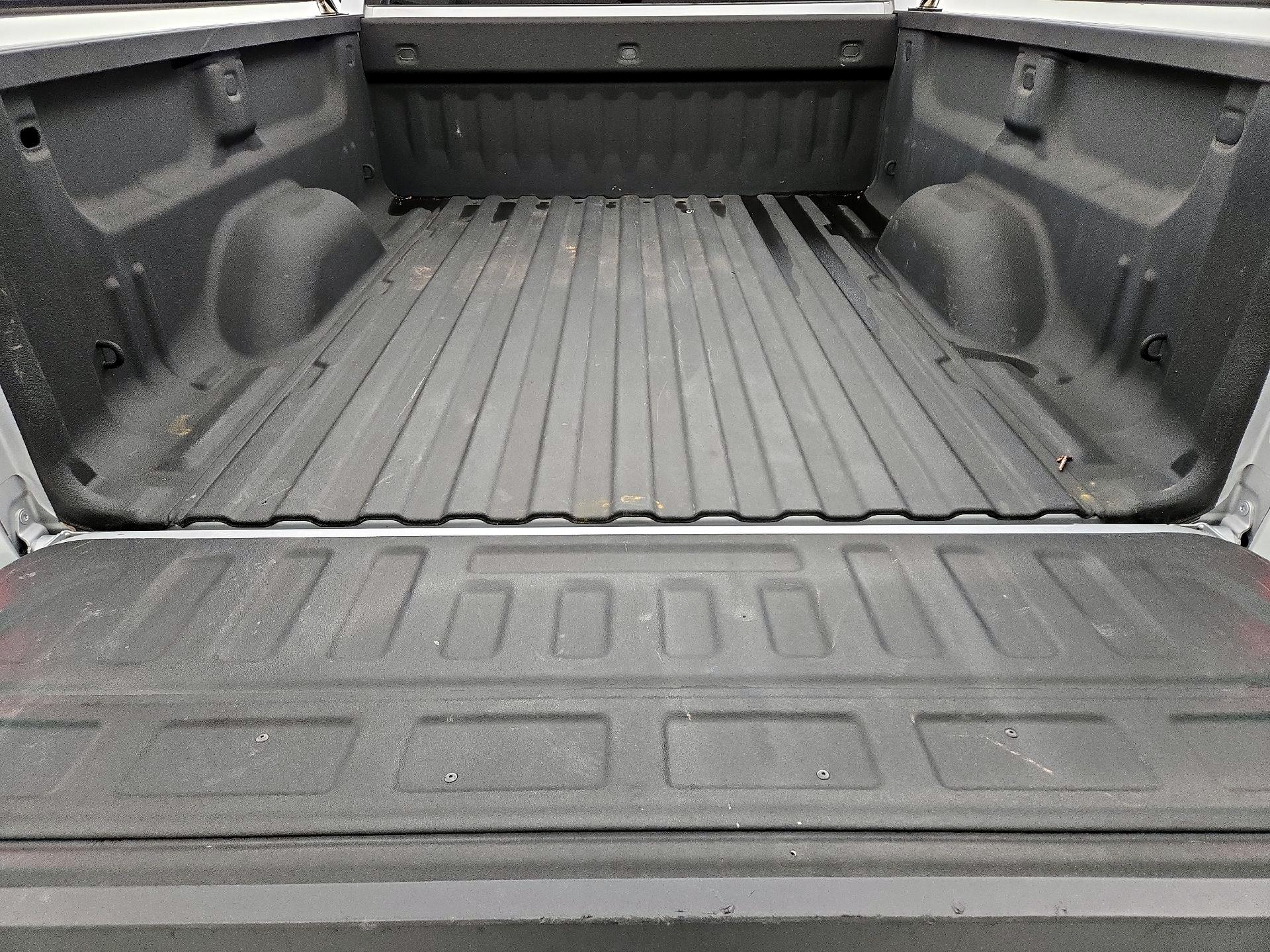 Thumbnail: 2017 Chevrolet Silverado 1500 - 19