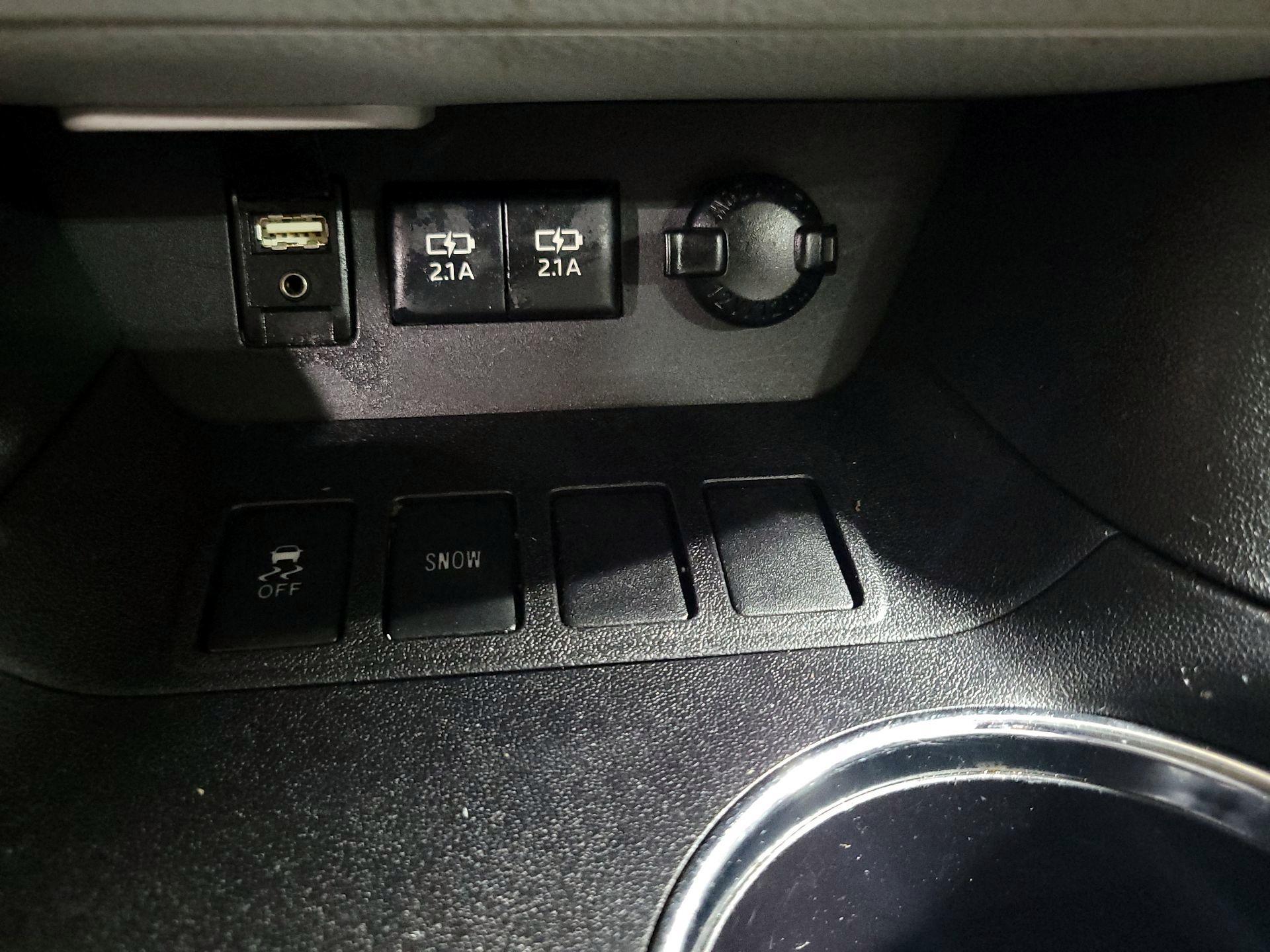 Thumbnail: 2018 Toyota Highlander - 17