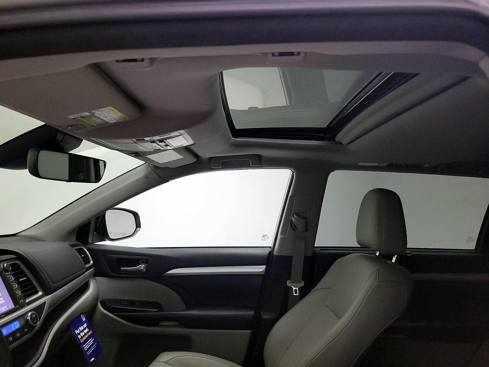 Thumbnail: 2018 Toyota Highlander - 18
