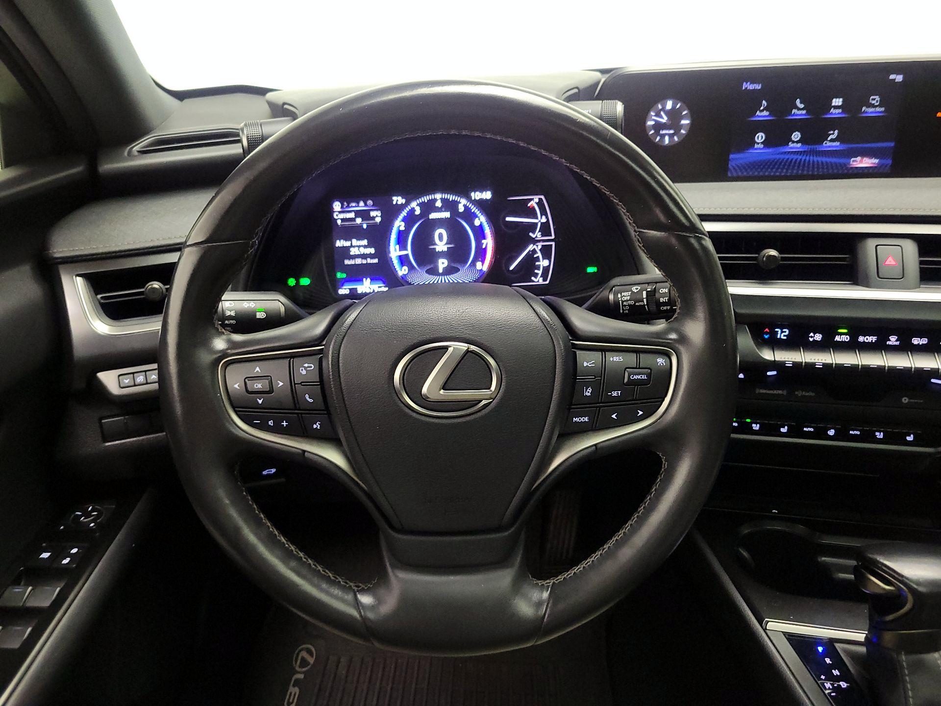 Thumbnail: 2022 Lexus UX - 10