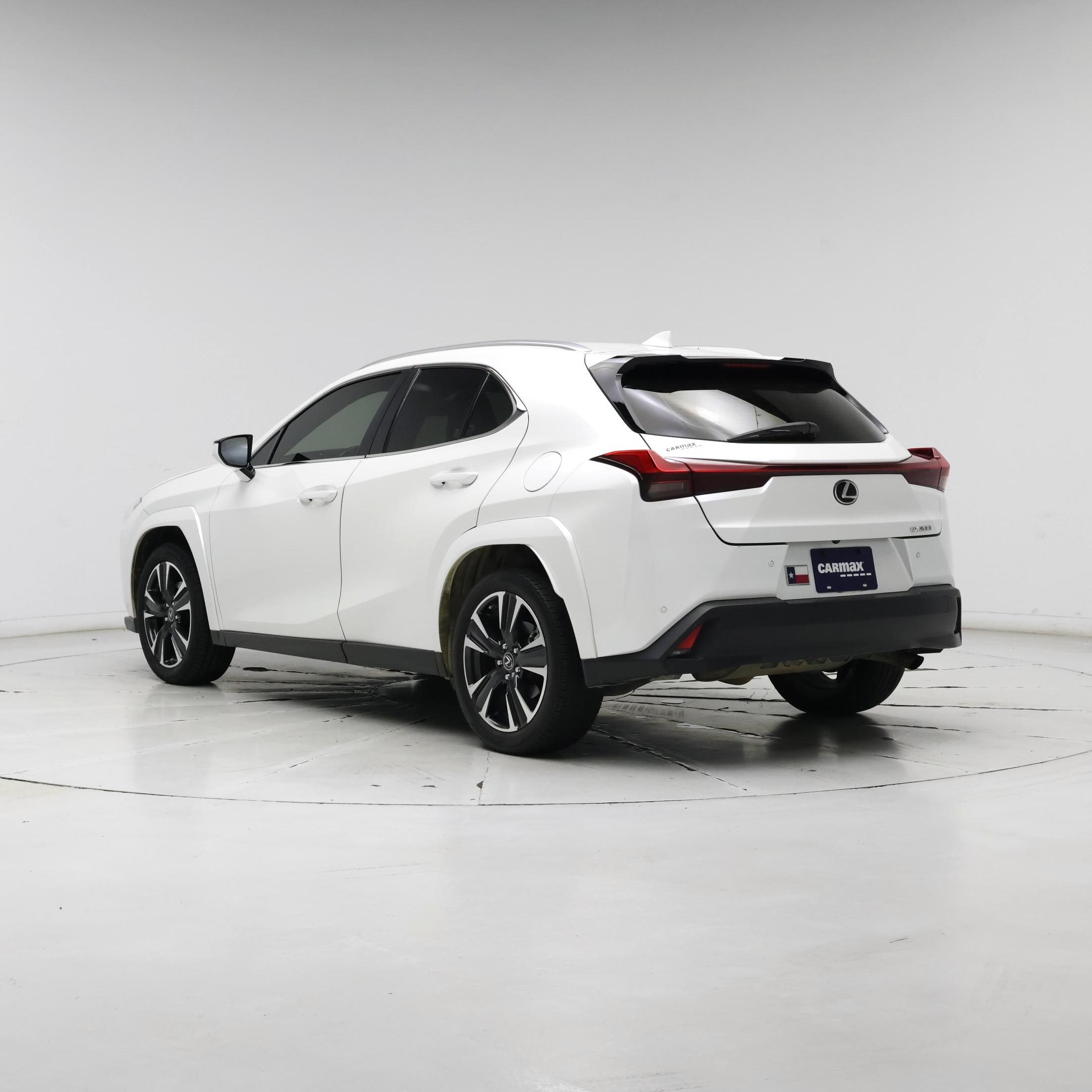Thumbnail: 2022 Lexus UX - 2