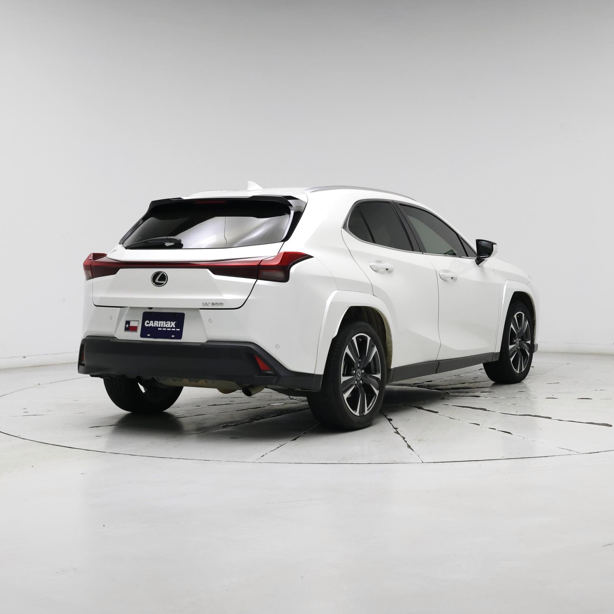Thumbnail: 2022 Lexus UX - 8