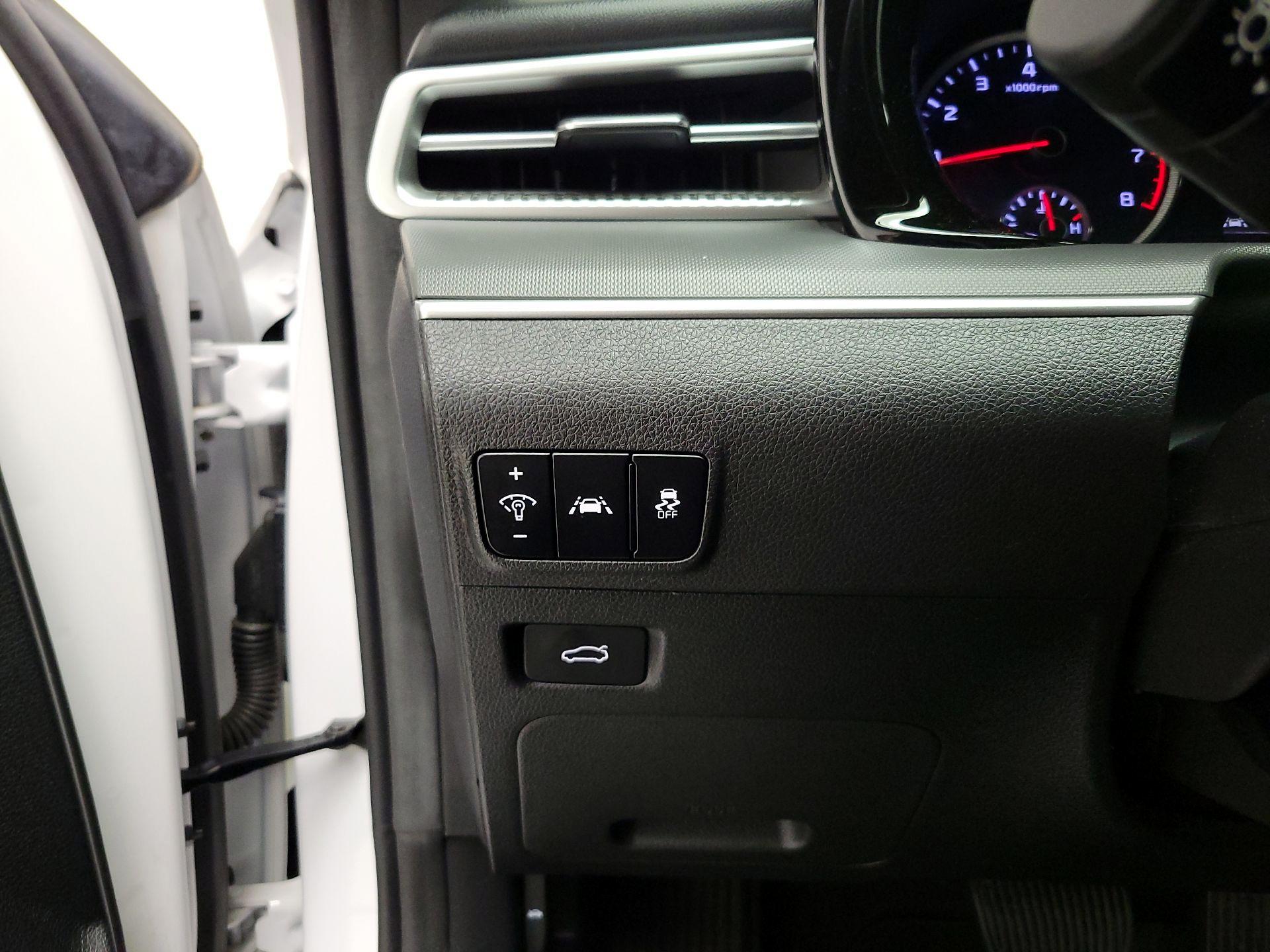 Thumbnail: 2022 Kia K5 - 13