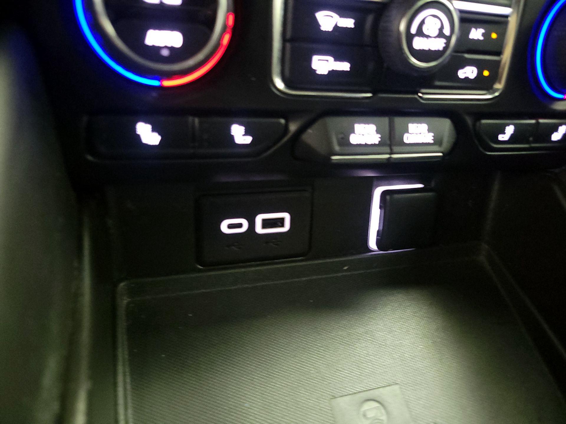 Thumbnail: 2022 Chevrolet Suburban - 19