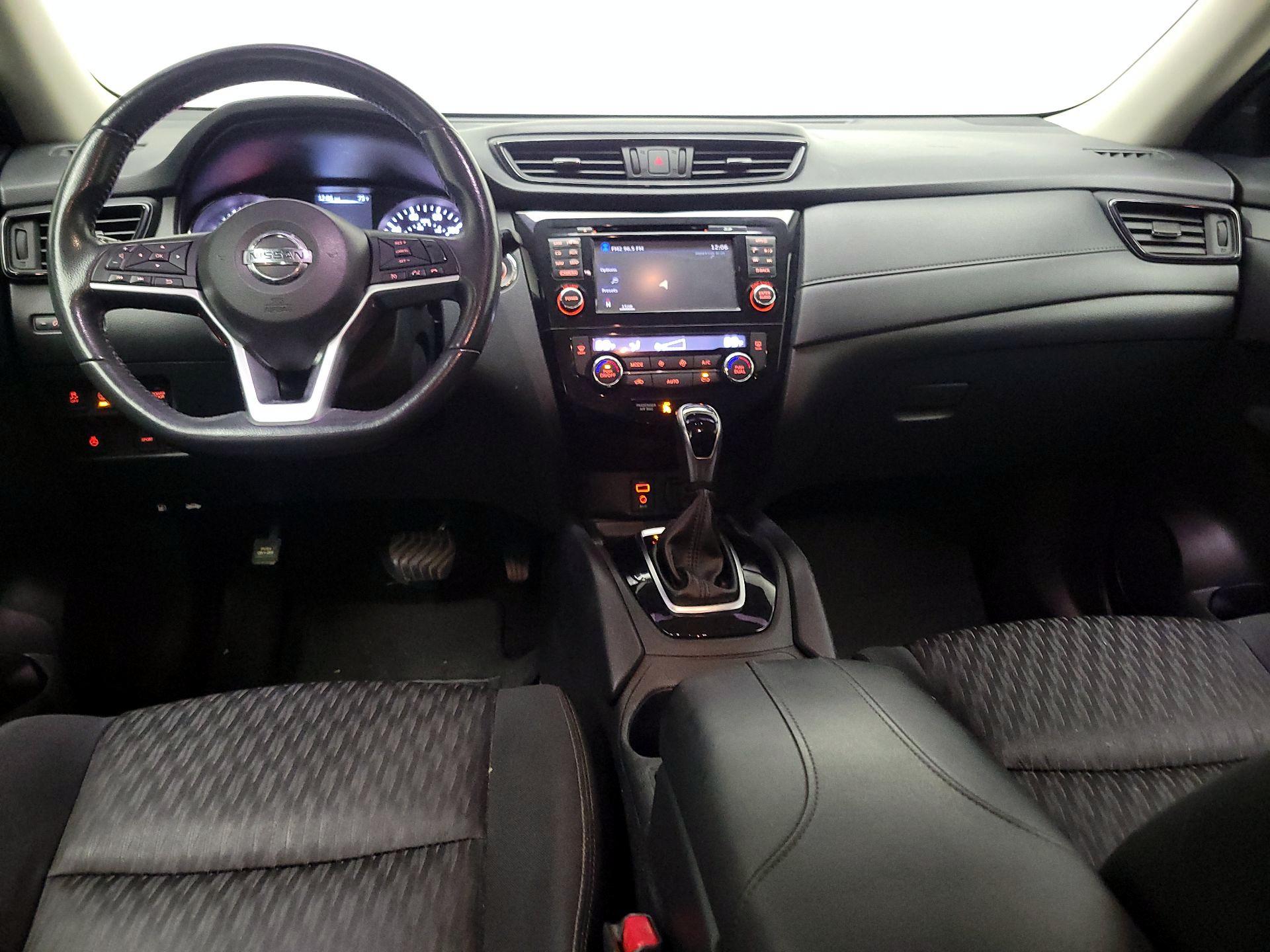 Thumbnail: 2017 Nissan Rogue - 9