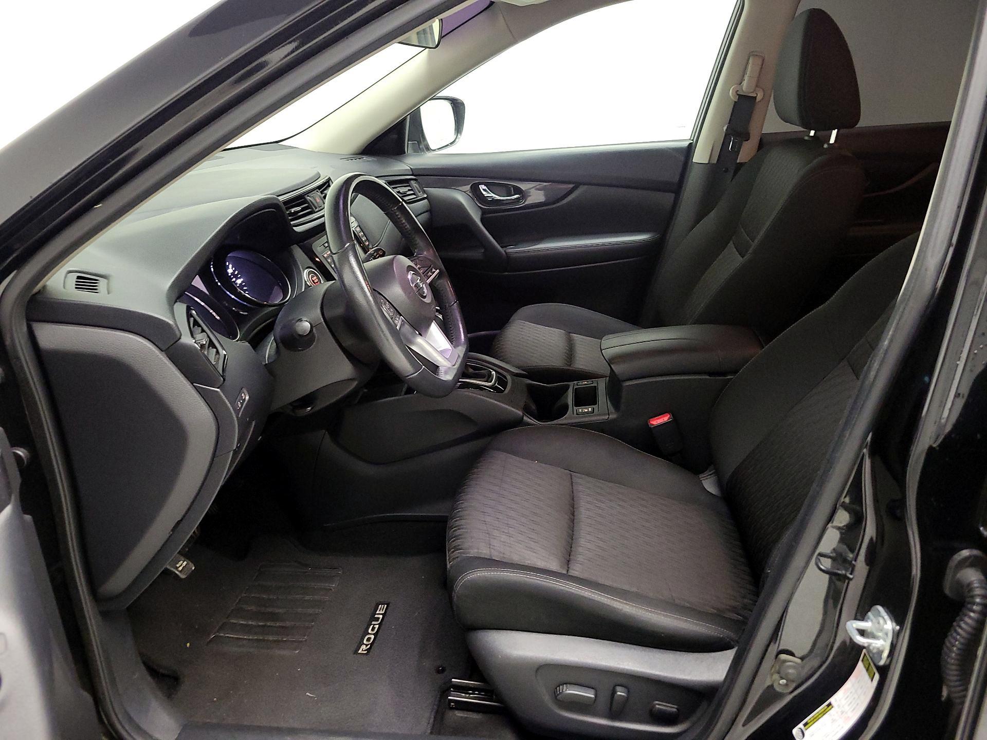 Thumbnail: 2017 Nissan Rogue - 11