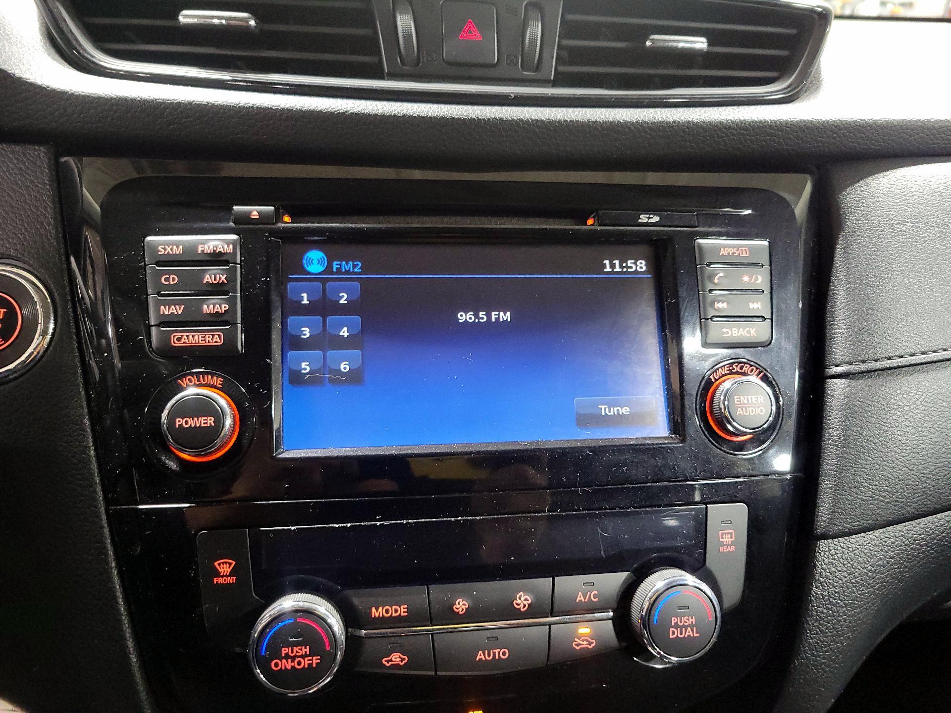 Thumbnail: 2017 Nissan Rogue - 16