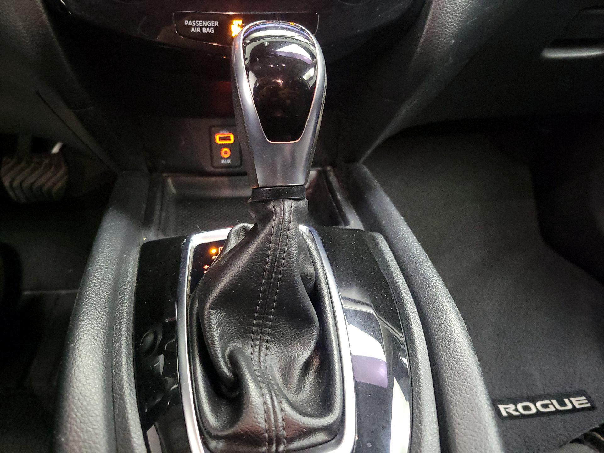 Thumbnail: 2017 Nissan Rogue - 18