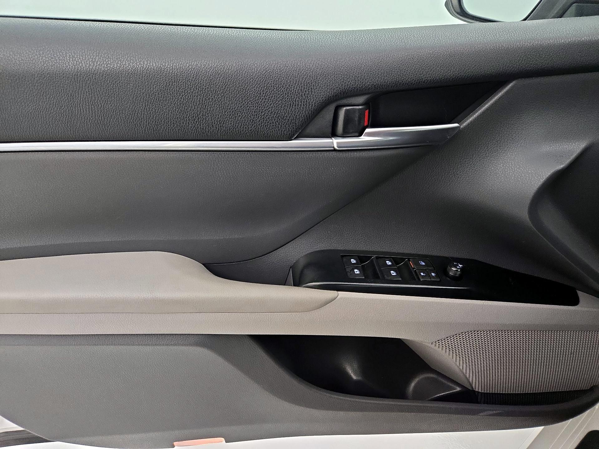 Thumbnail: 2018 Toyota Camry - 12