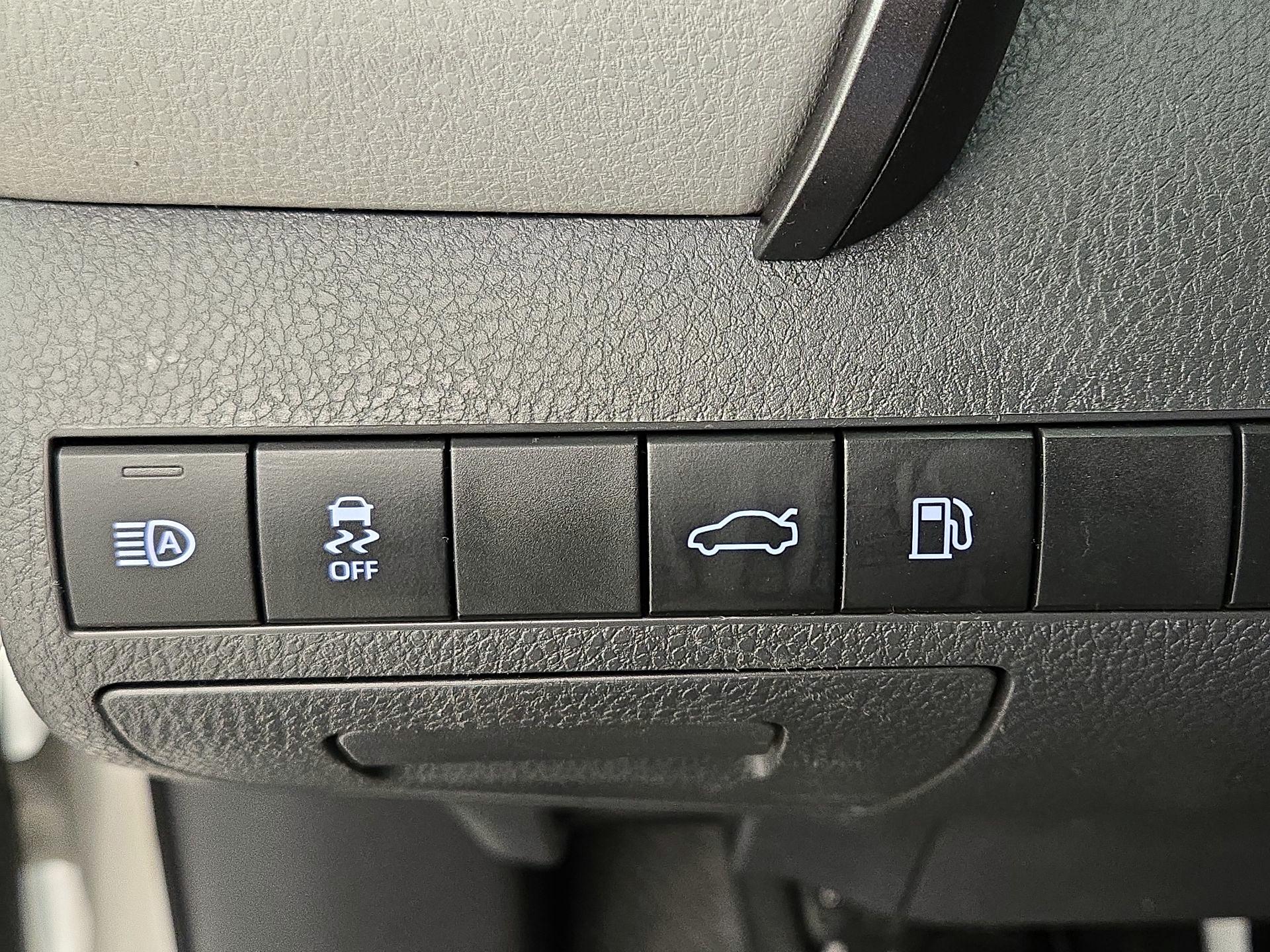 Thumbnail: 2018 Toyota Camry - 13