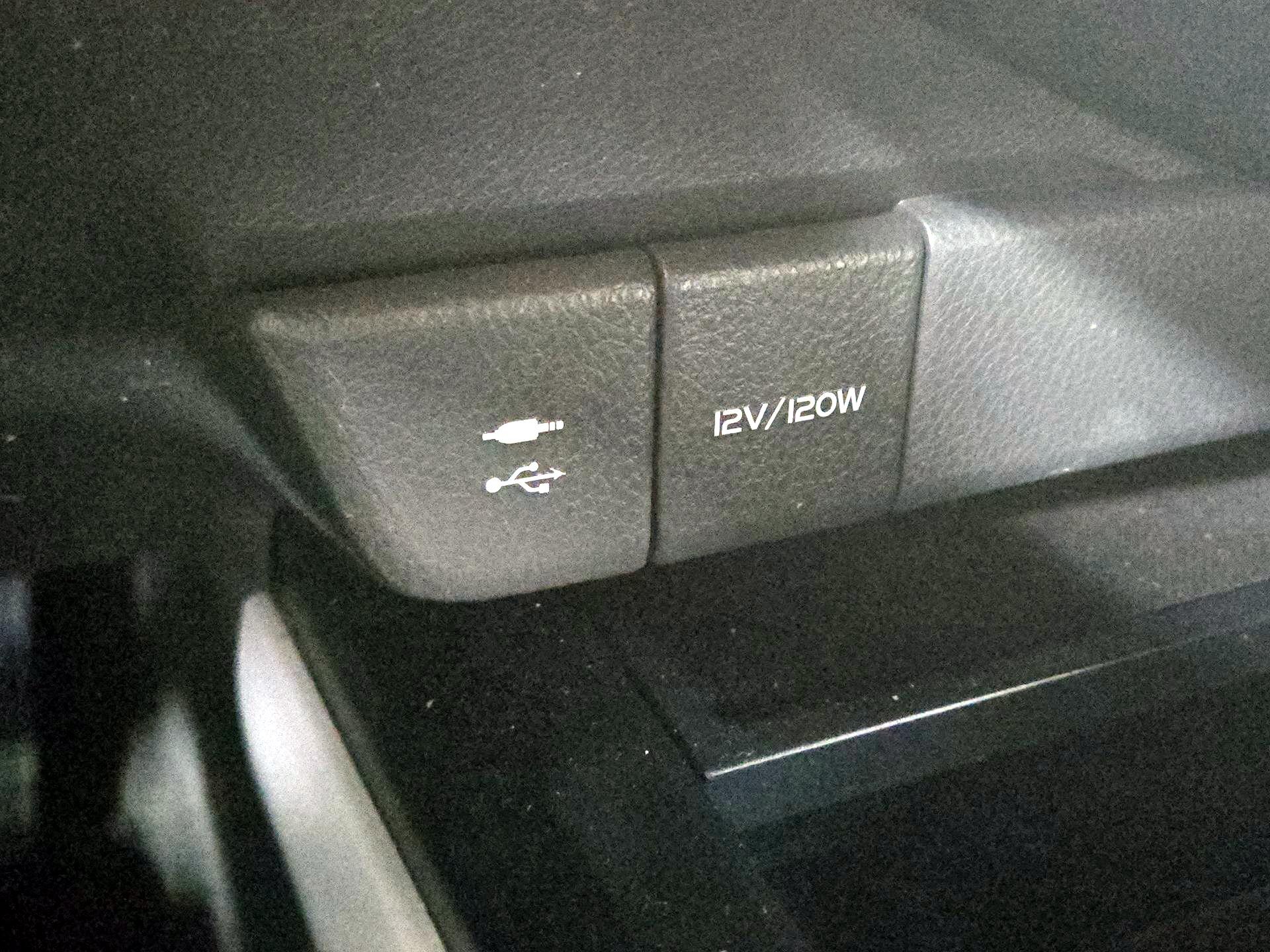 Thumbnail: 2018 Toyota Camry - 18