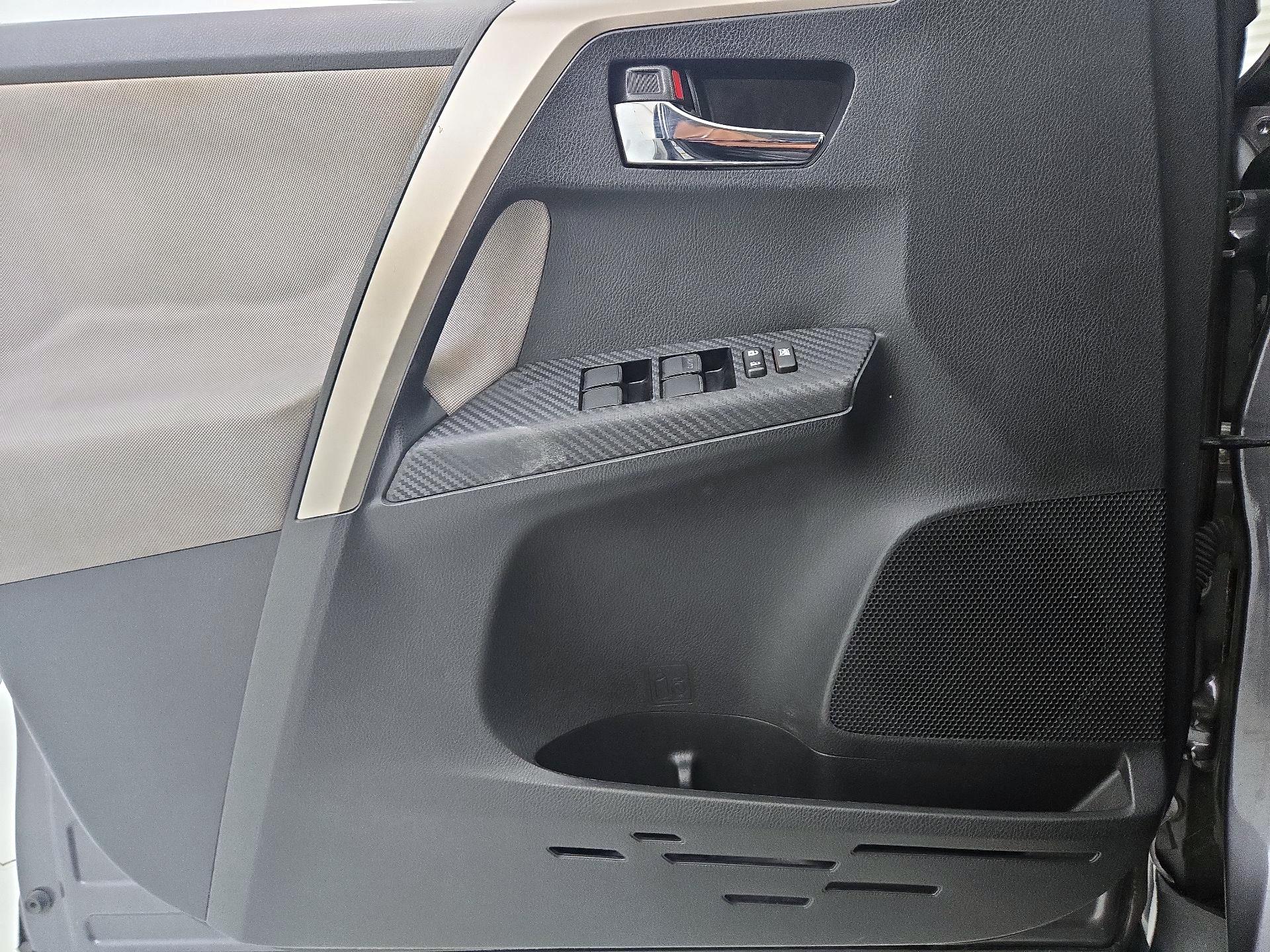 Thumbnail: 2015 Toyota RAV4 - 12