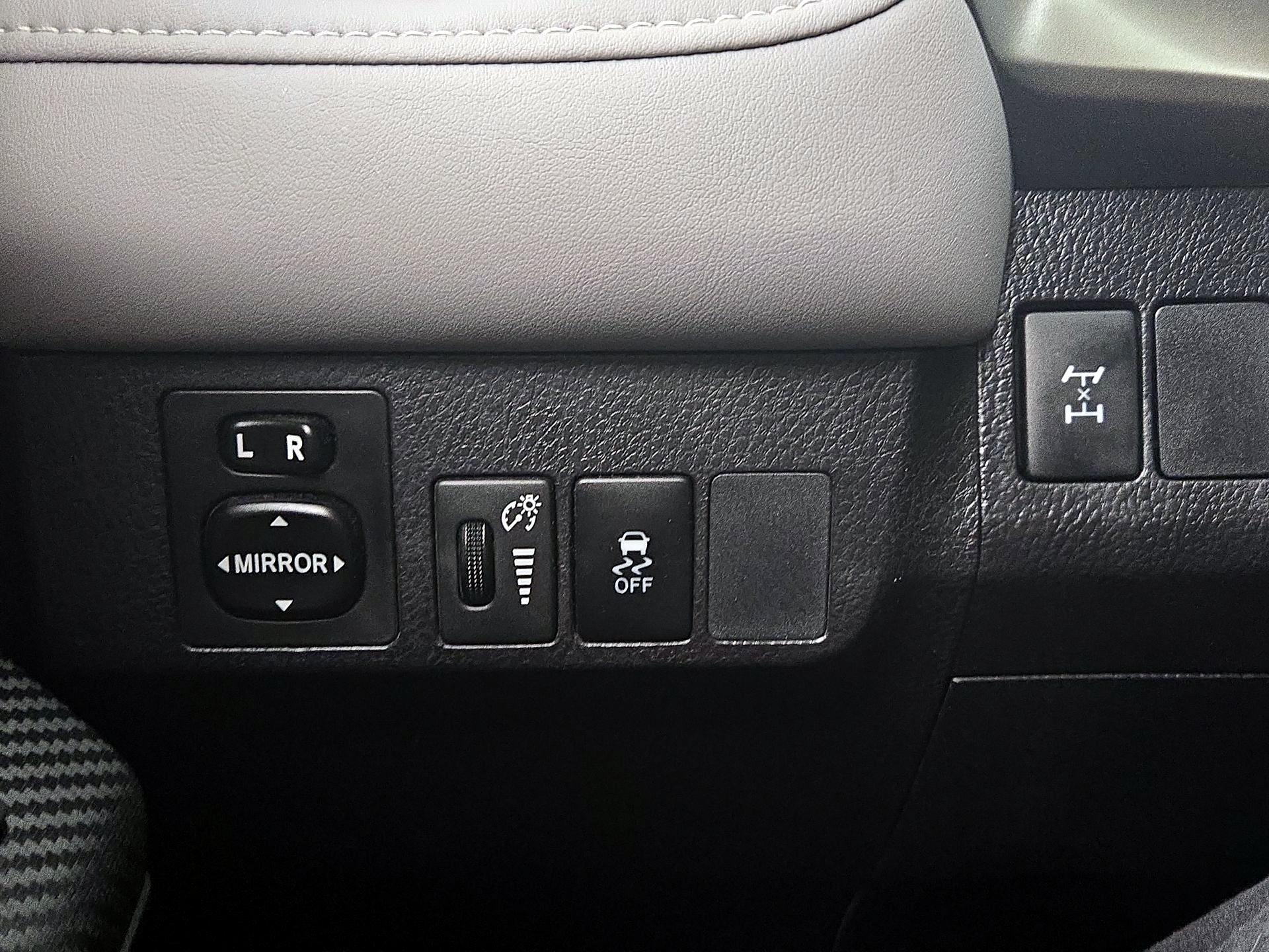 Thumbnail: 2015 Toyota RAV4 - 13