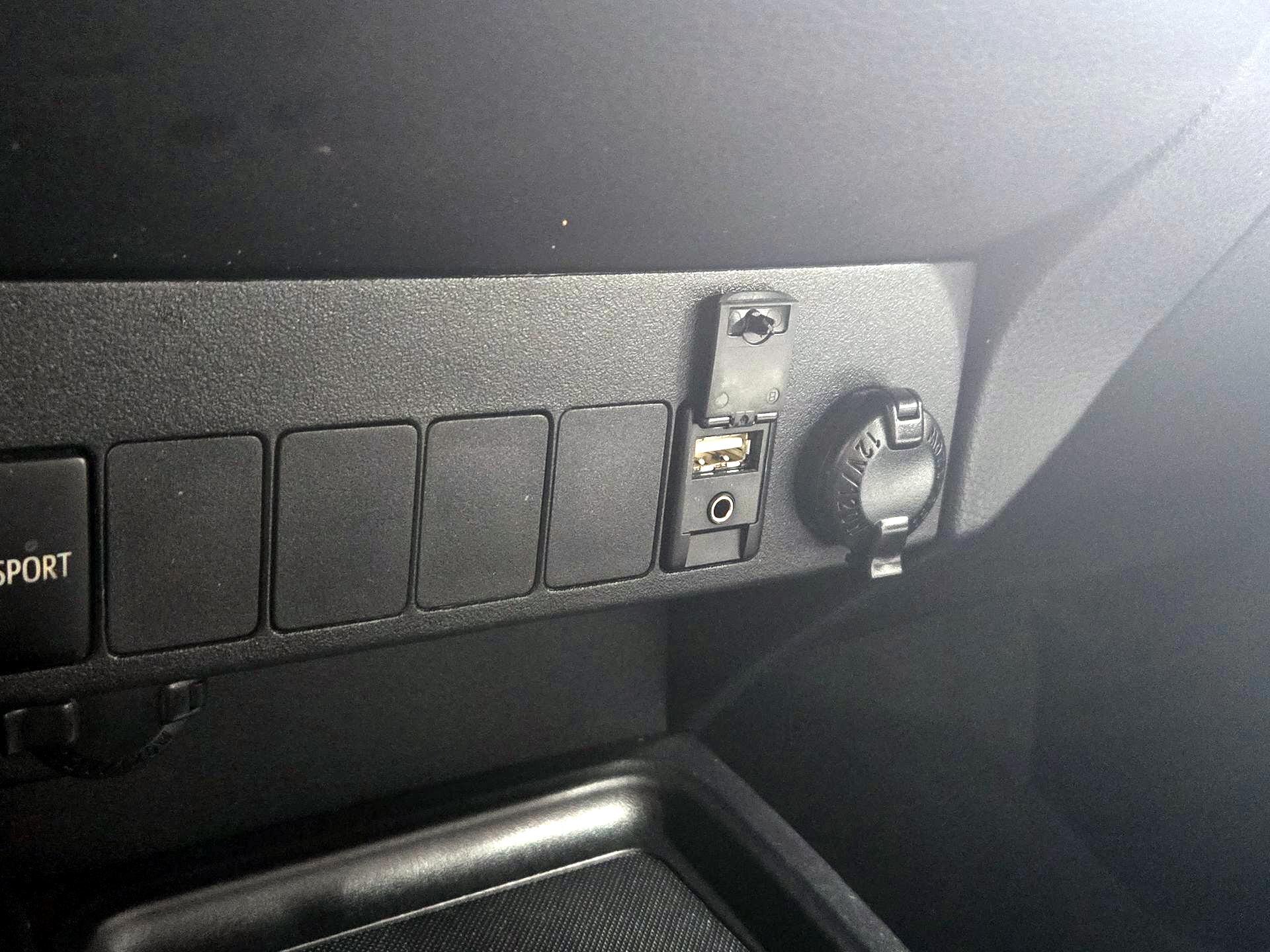 Thumbnail: 2015 Toyota RAV4 - 18