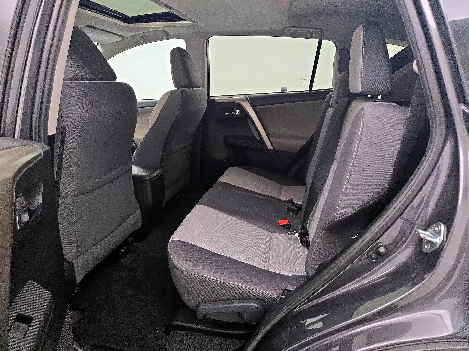 Thumbnail: 2015 Toyota RAV4 - 20