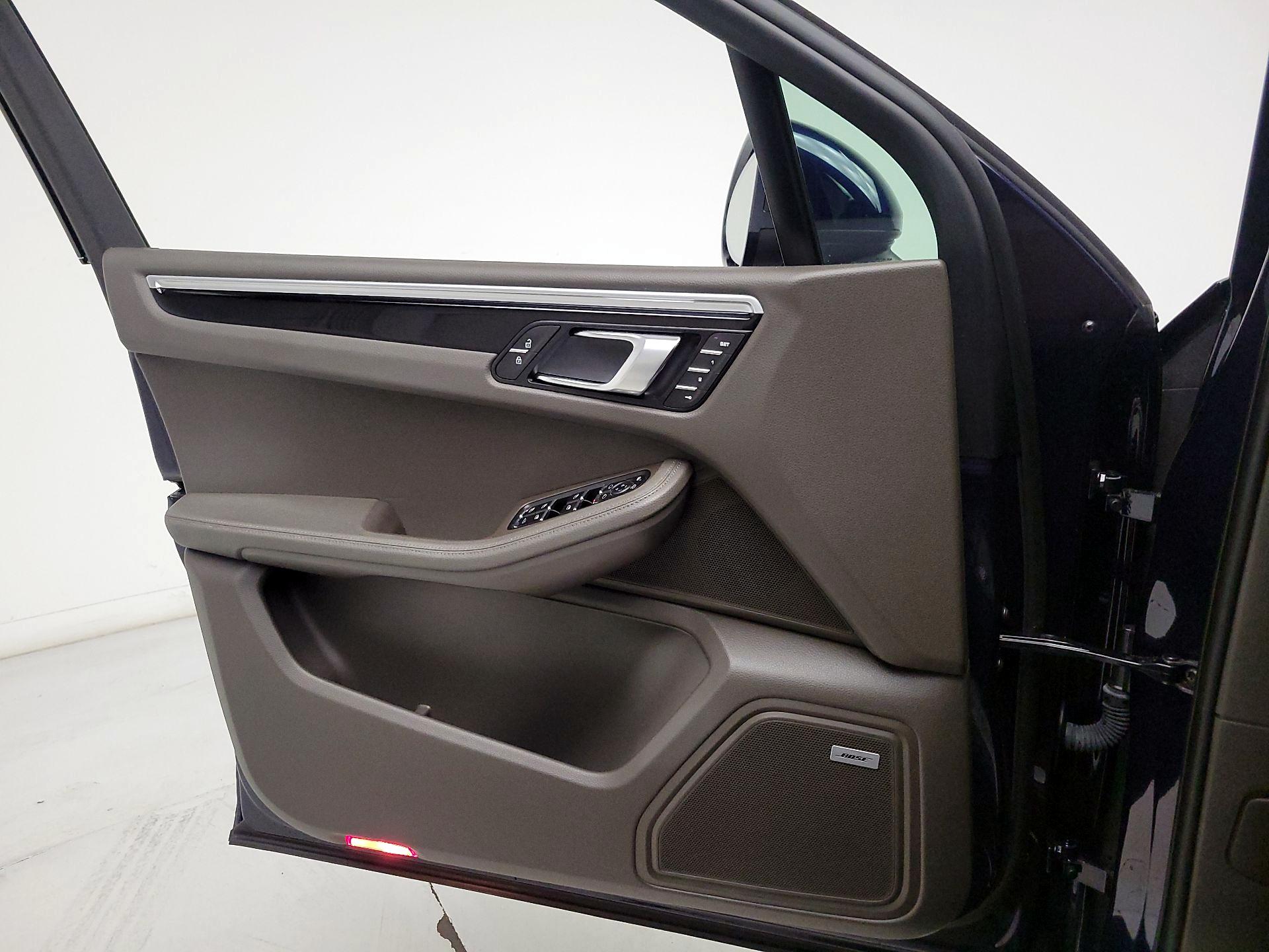 Thumbnail: 2021 Porsche Macan - 12