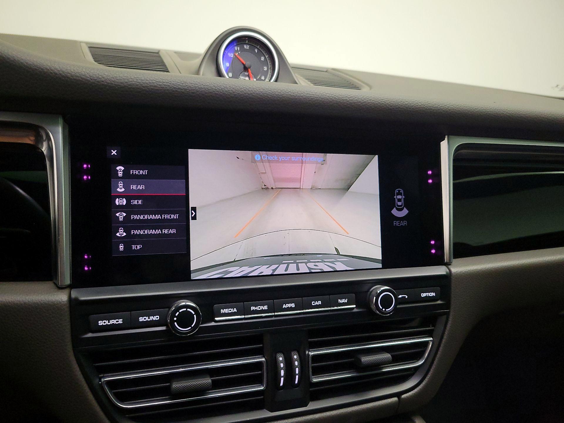 Thumbnail: 2021 Porsche Macan - 15