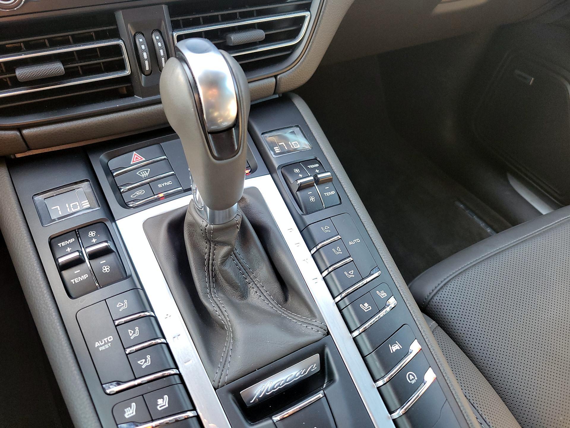 Thumbnail: 2021 Porsche Macan - 18