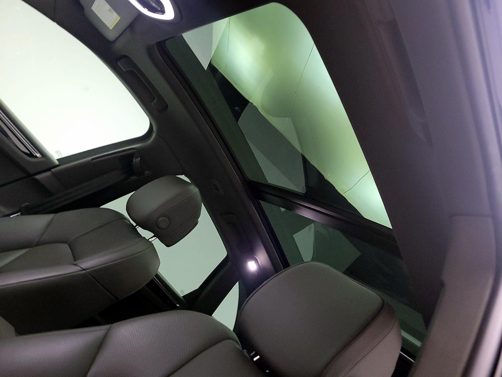 Thumbnail: 2021 Porsche Macan - 20