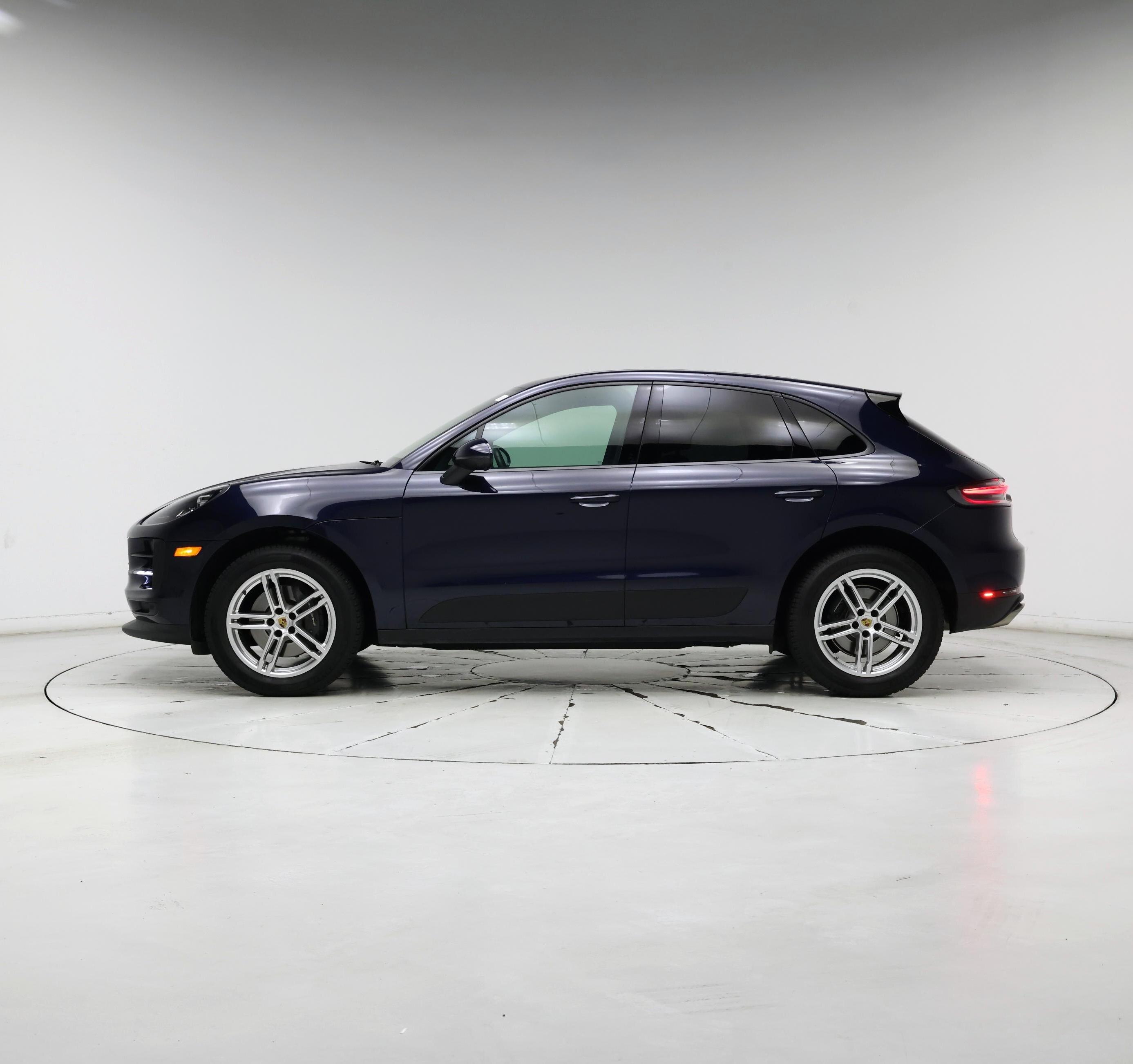 Thumbnail: 2021 Porsche Macan - 3