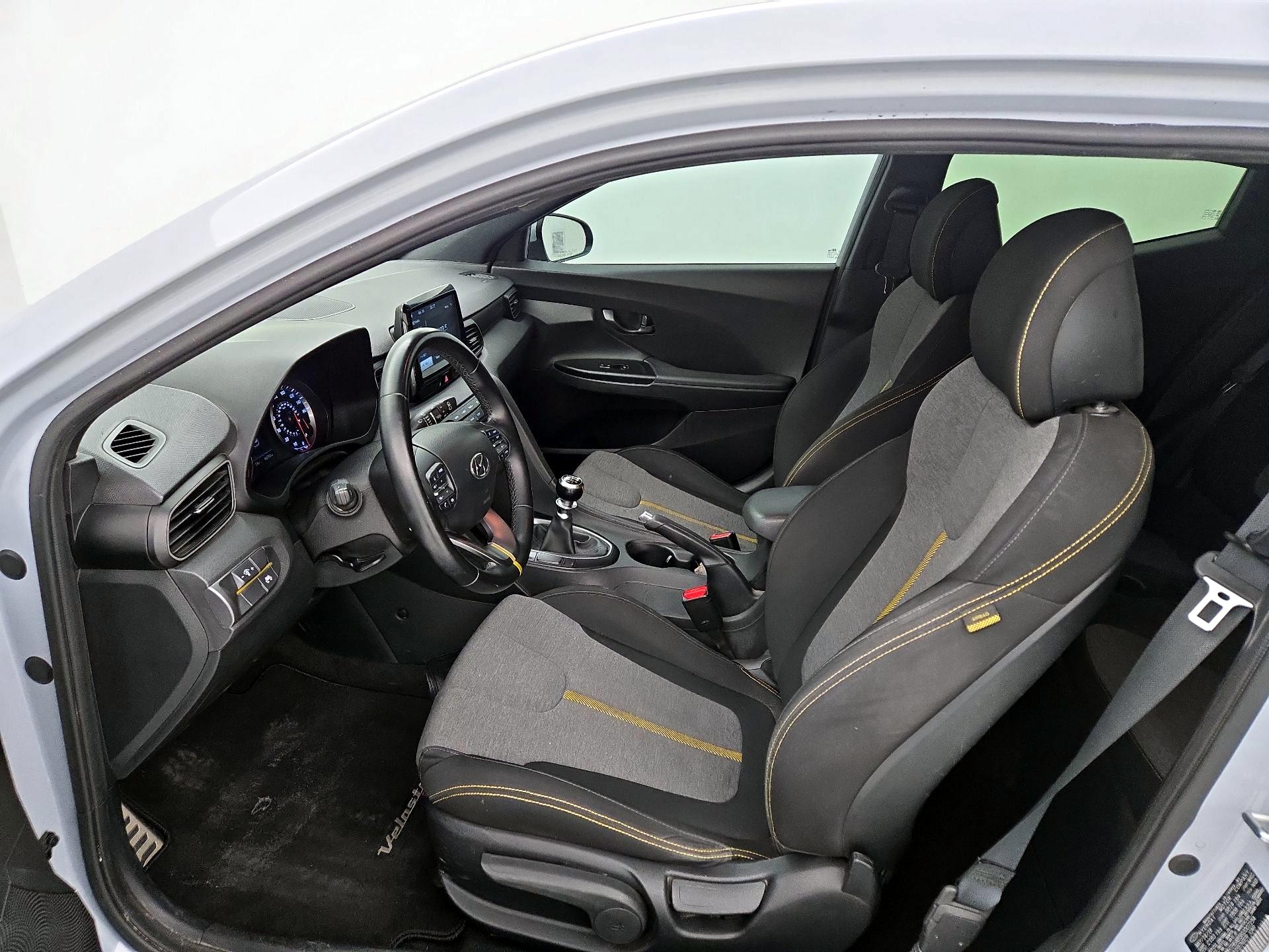 Thumbnail: 2019 Hyundai Veloster - 11