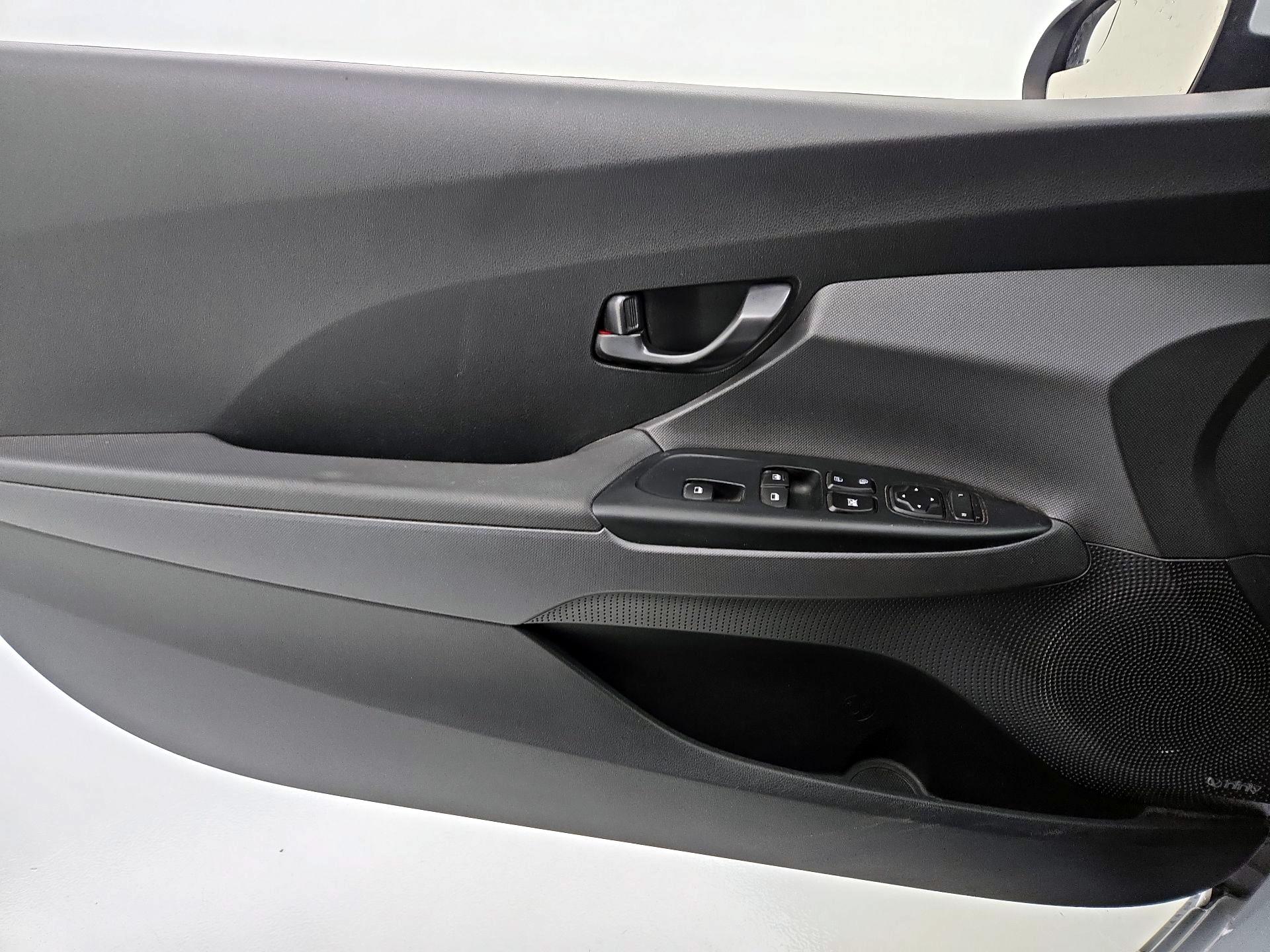 Thumbnail: 2019 Hyundai Veloster - 12