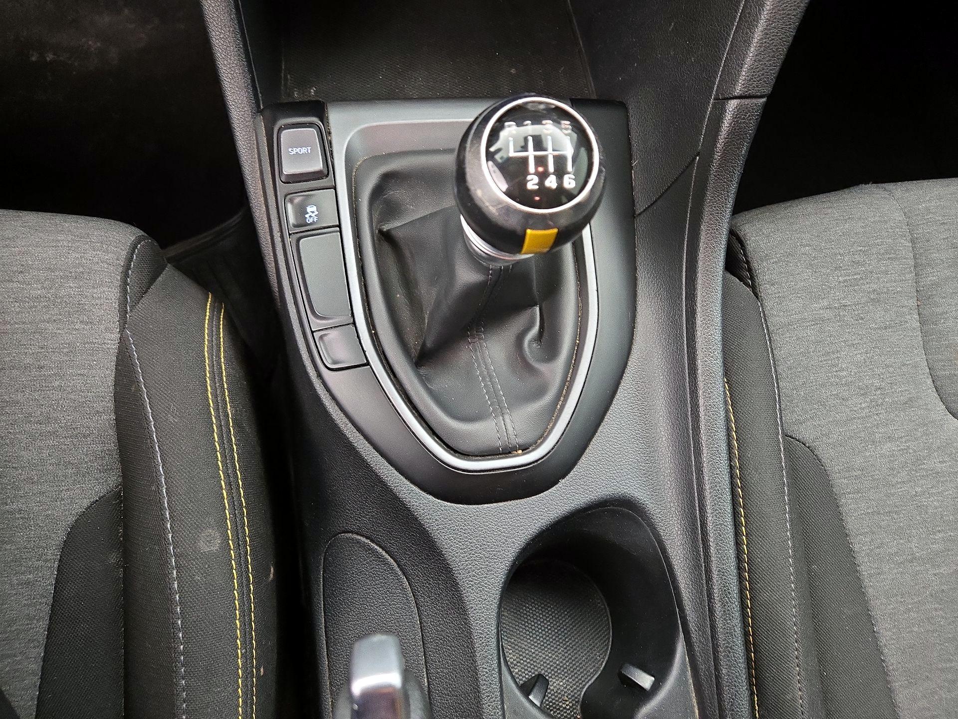 Thumbnail: 2019 Hyundai Veloster - 16