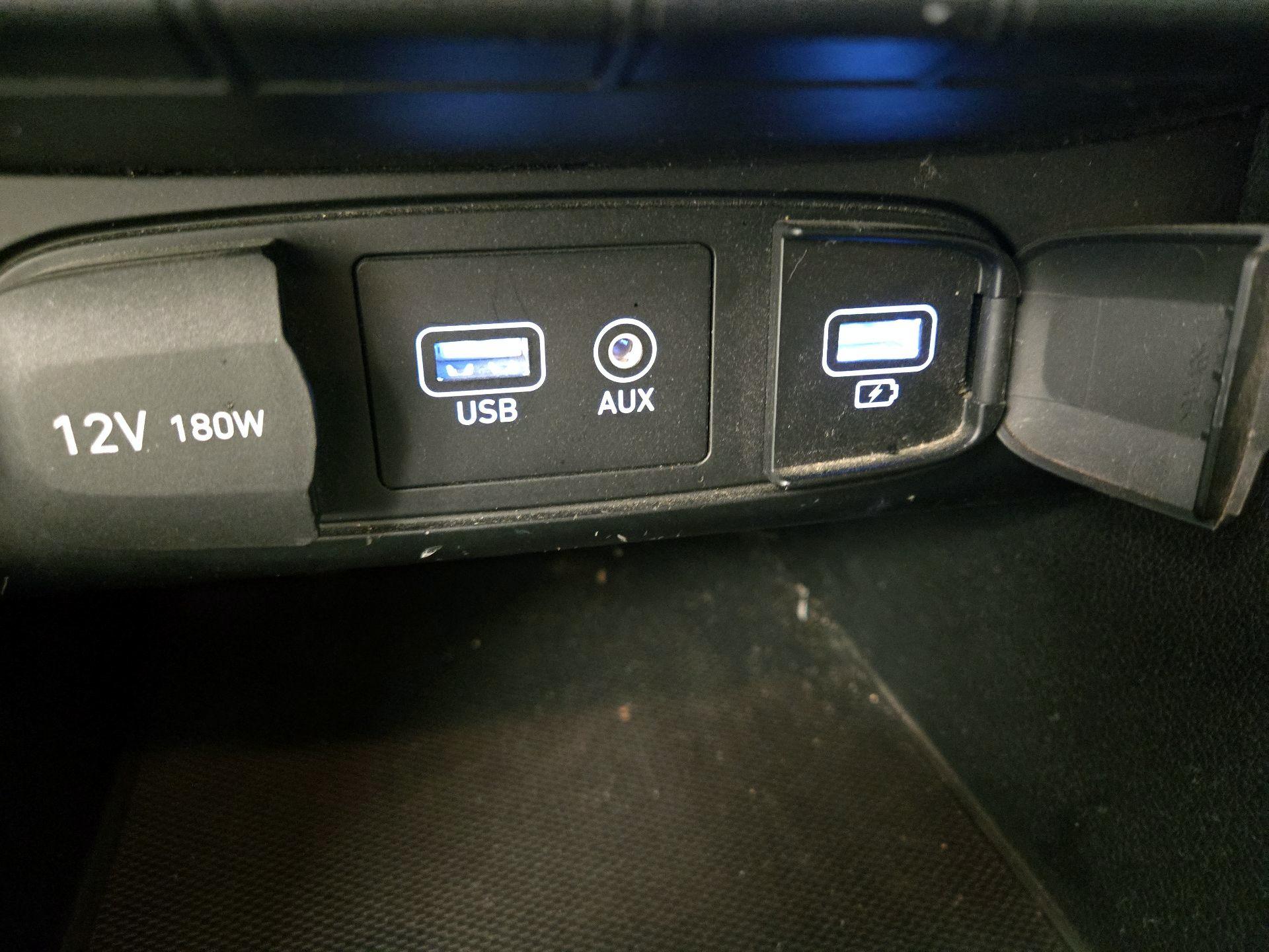 Thumbnail: 2019 Hyundai Veloster - 17