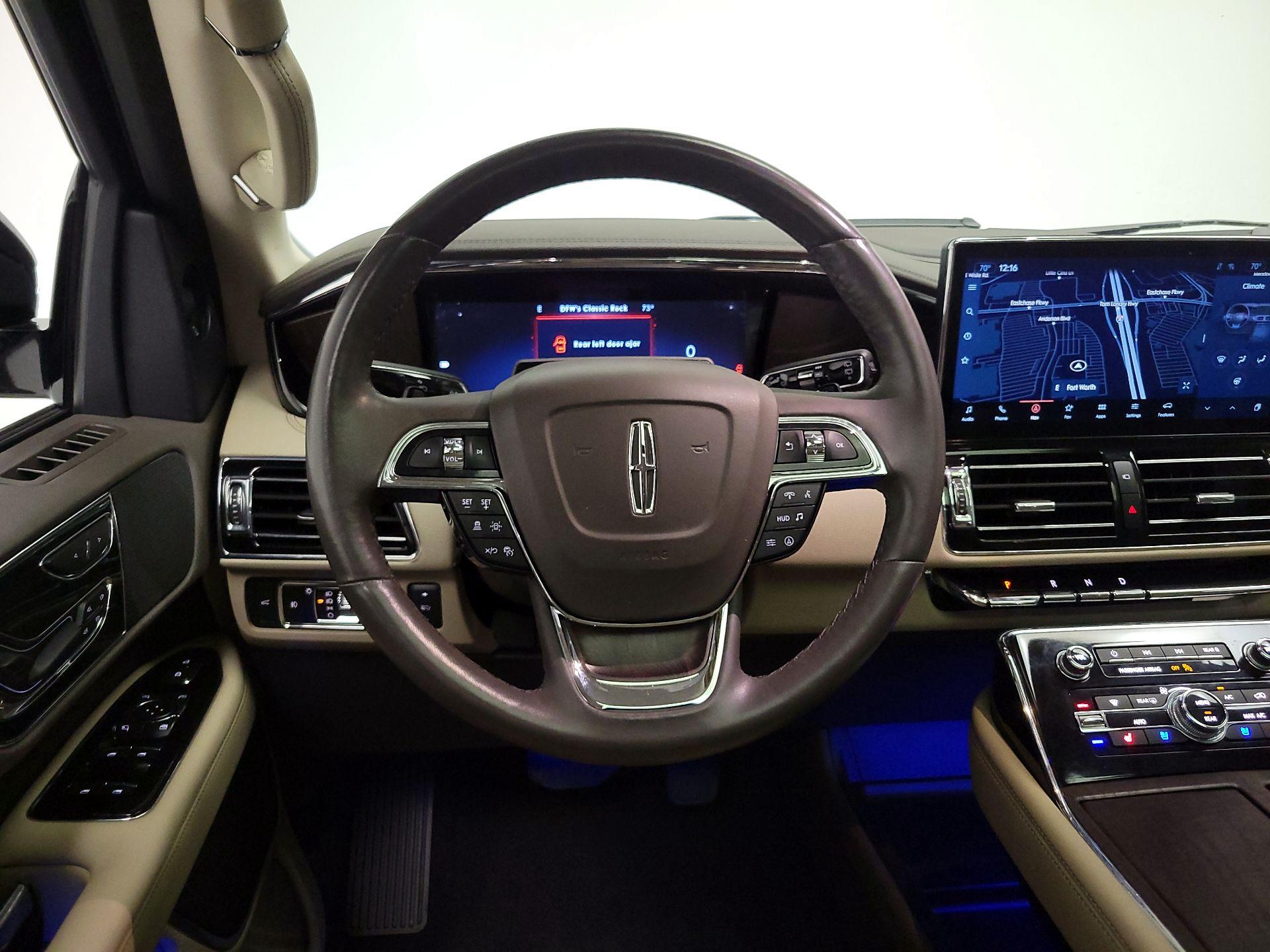 Thumbnail: 2023 Lincoln Navigator L - 10