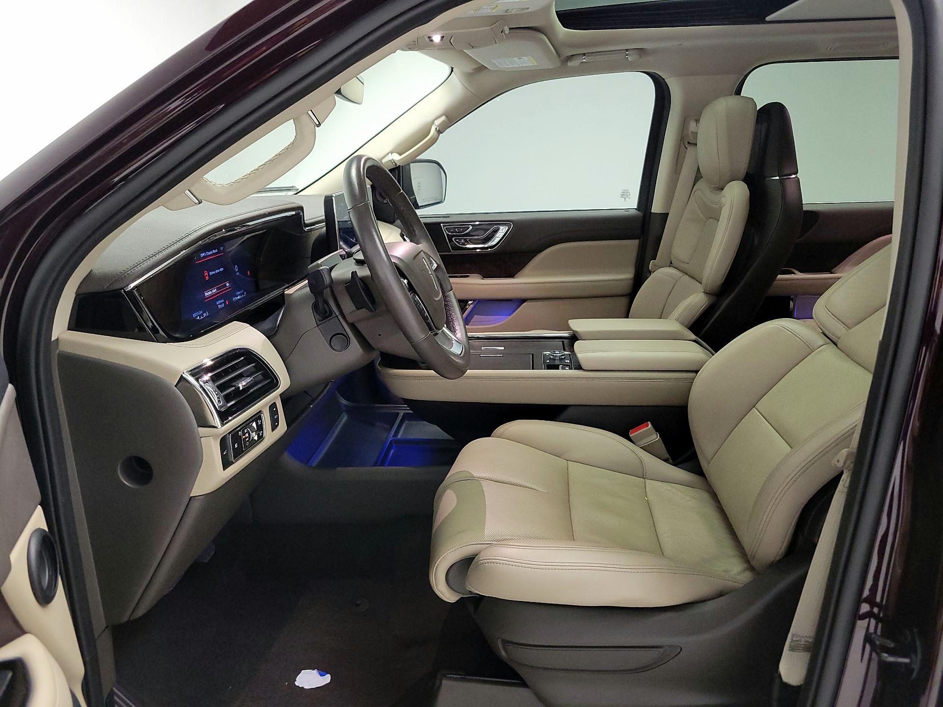 Thumbnail: 2023 Lincoln Navigator L - 11