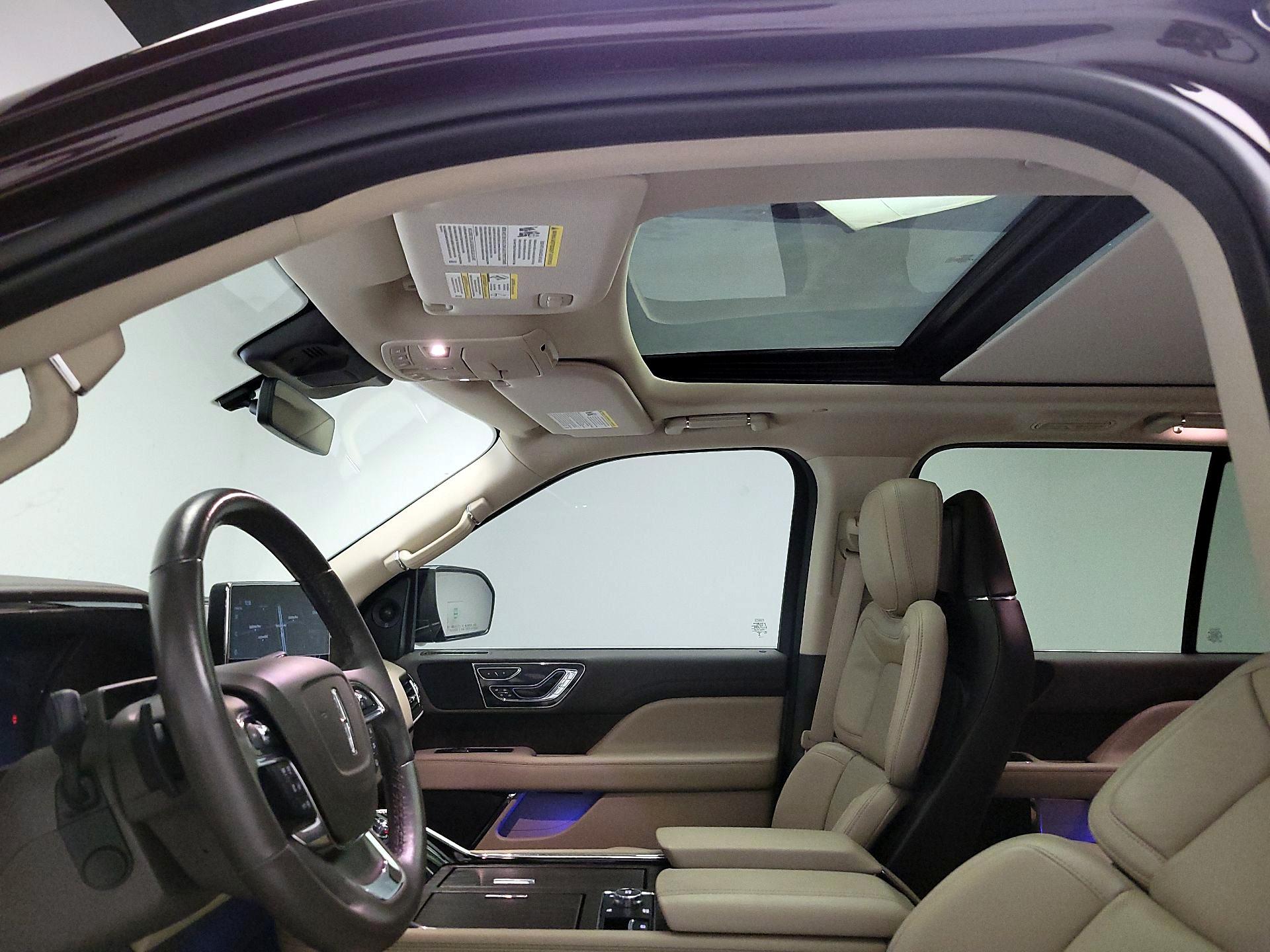 Thumbnail: 2023 Lincoln Navigator L - 19