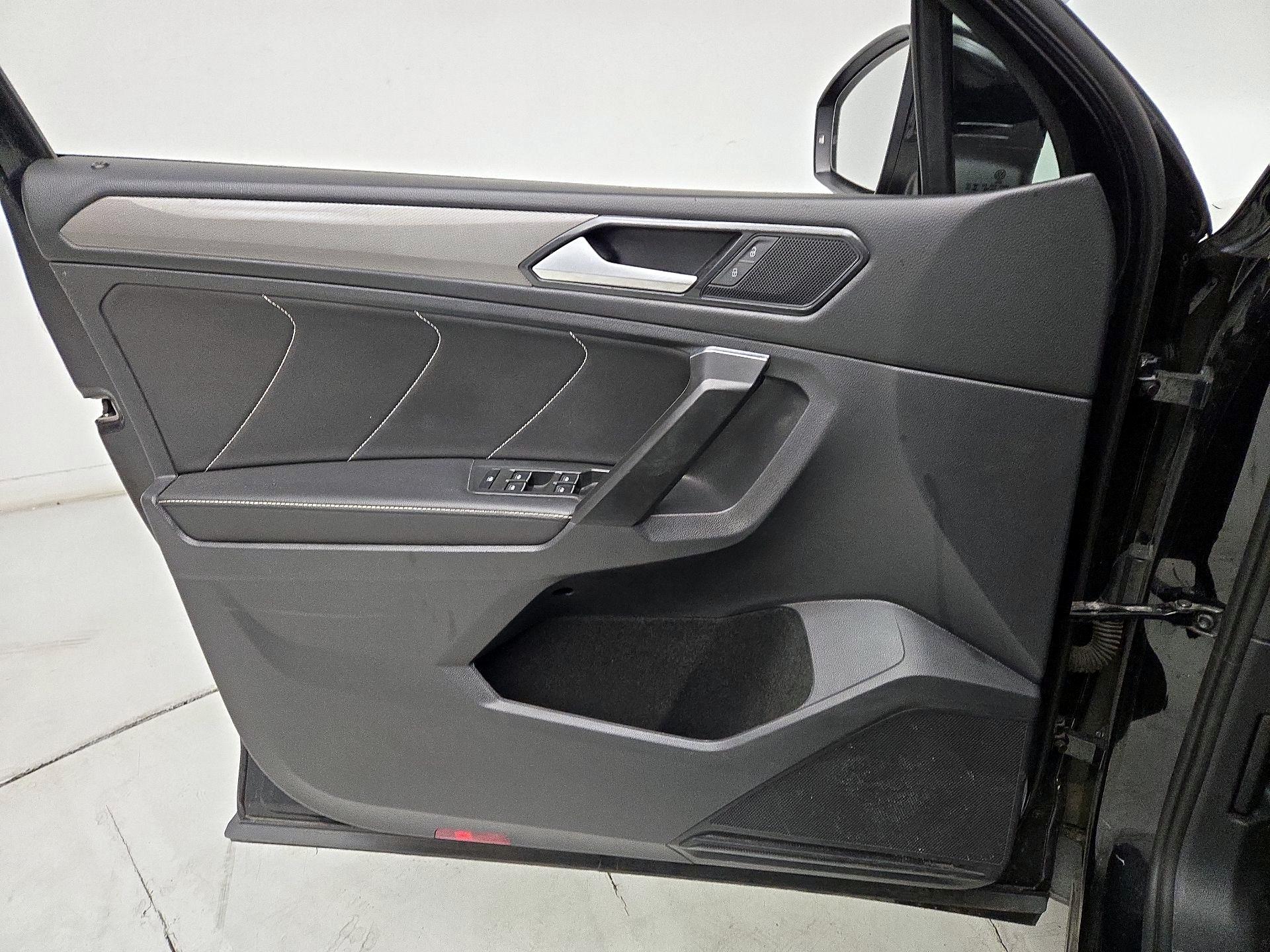 Thumbnail: 2023 Volkswagen Tiguan - 12