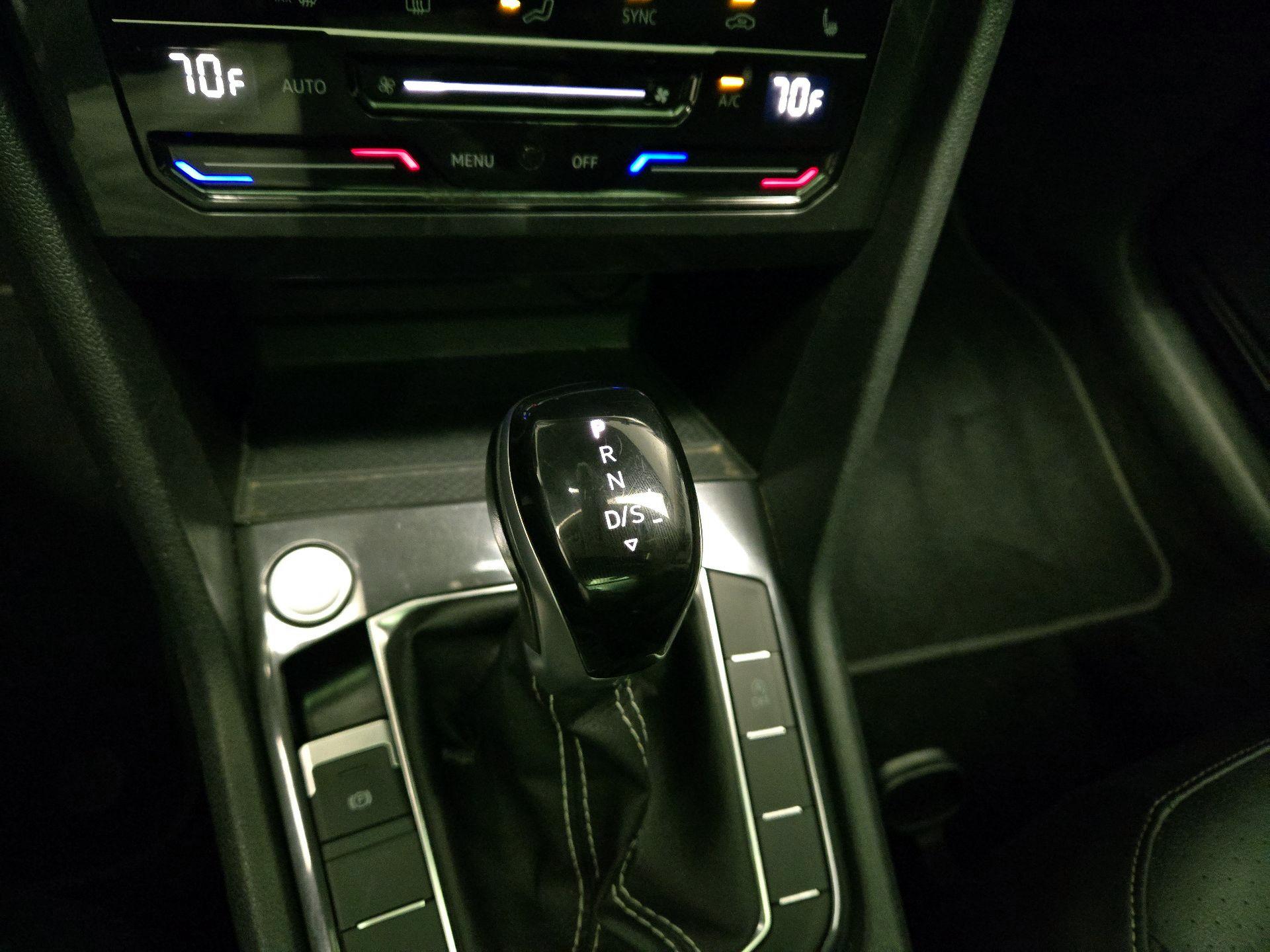 Thumbnail: 2023 Volkswagen Tiguan - 17