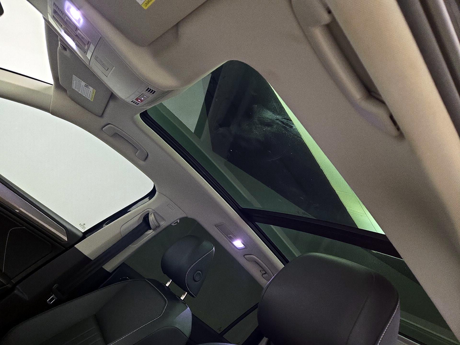 Thumbnail: 2023 Volkswagen Tiguan - 19