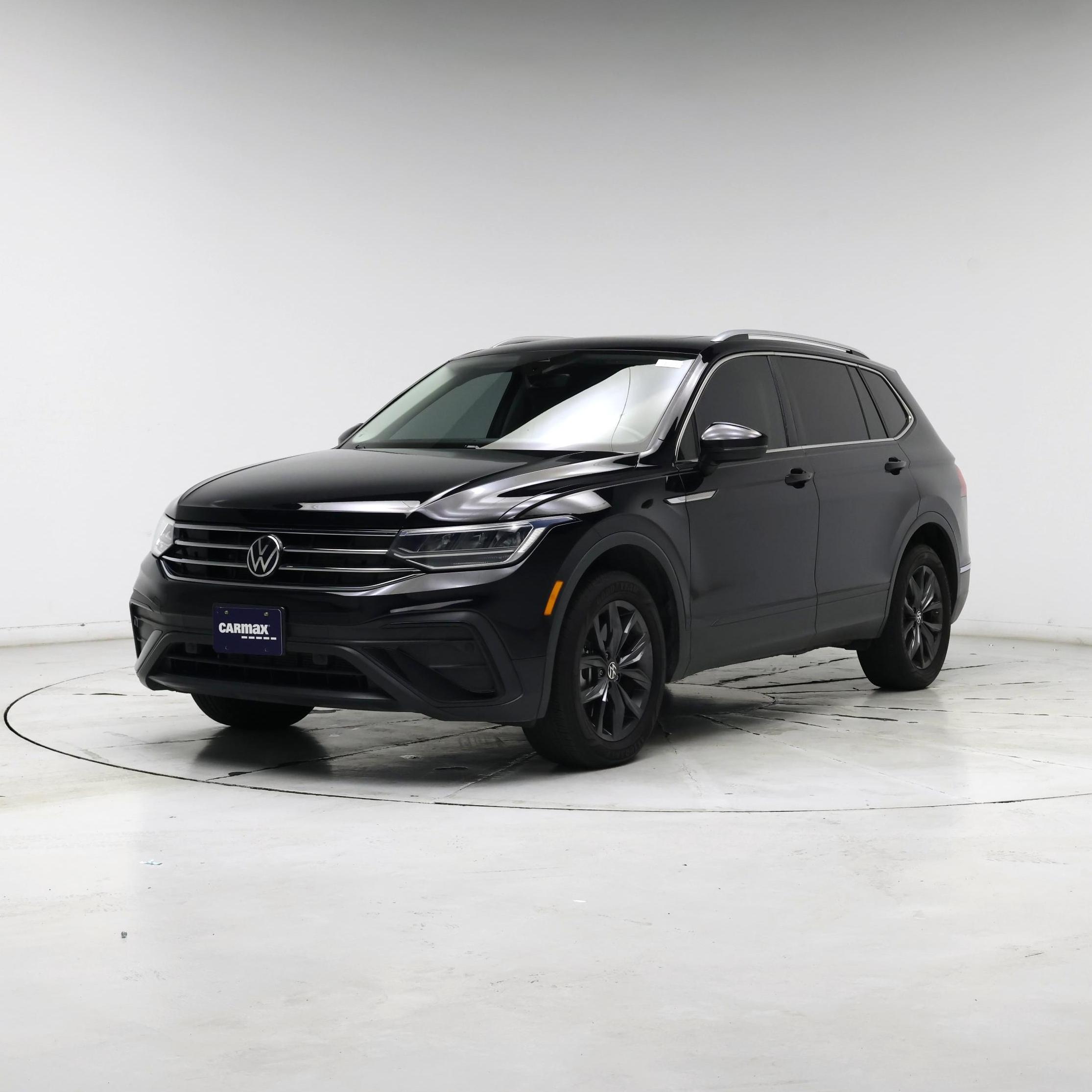 Thumbnail: 2023 Volkswagen Tiguan - 4