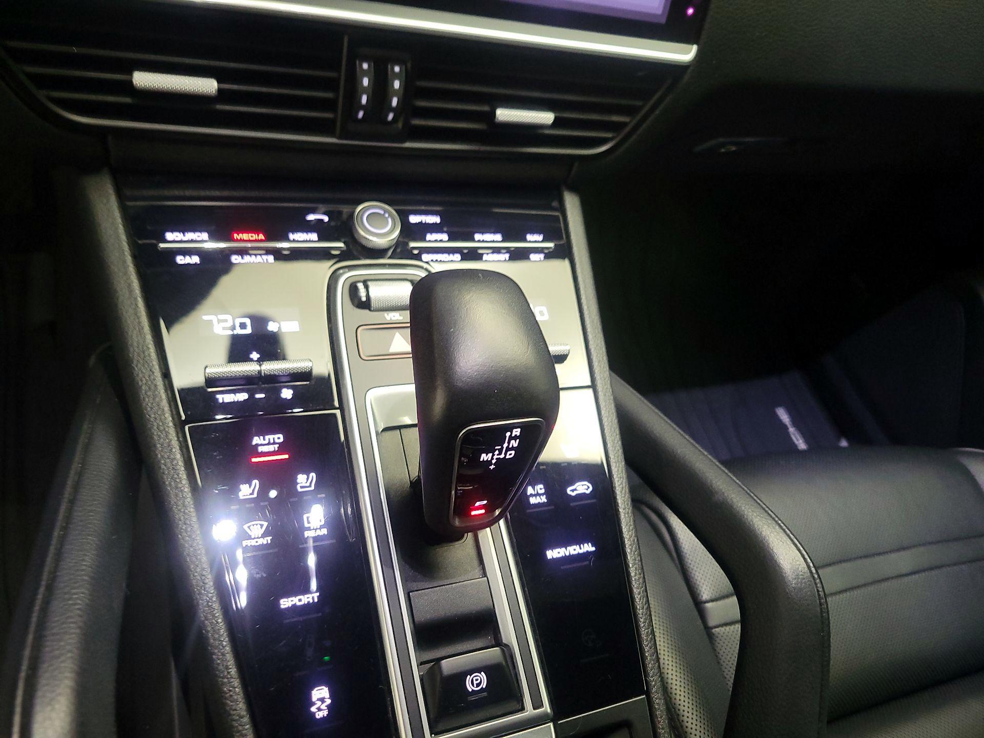 Thumbnail: 2020 Porsche Cayenne - 18