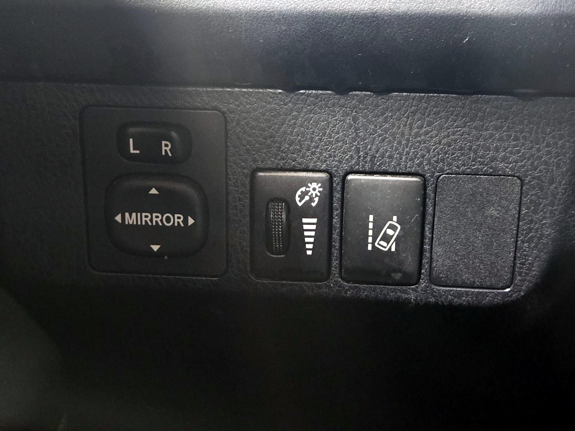 Thumbnail: 2017 Toyota RAV4 - 13