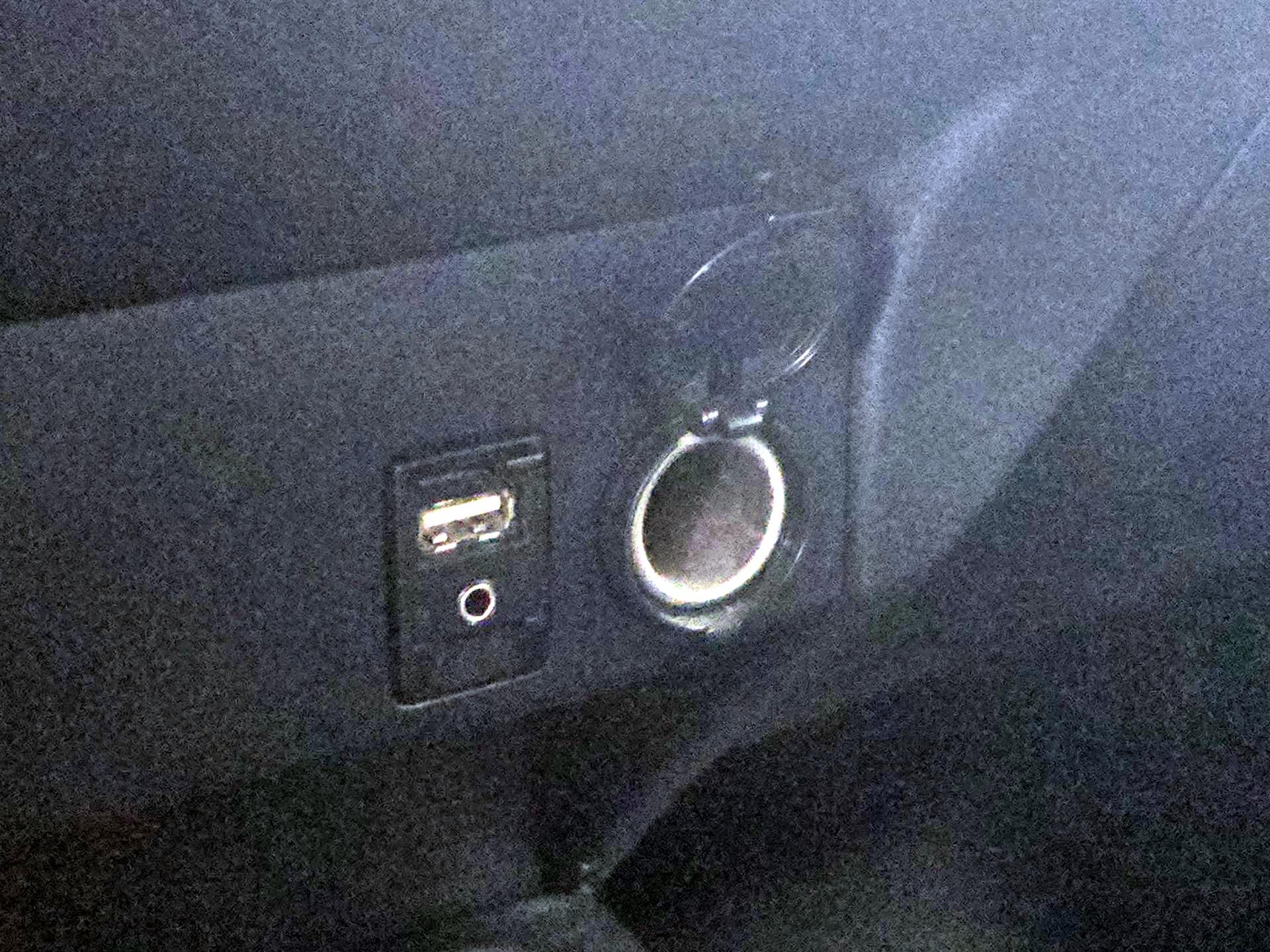 Thumbnail: 2017 Toyota RAV4 - 18