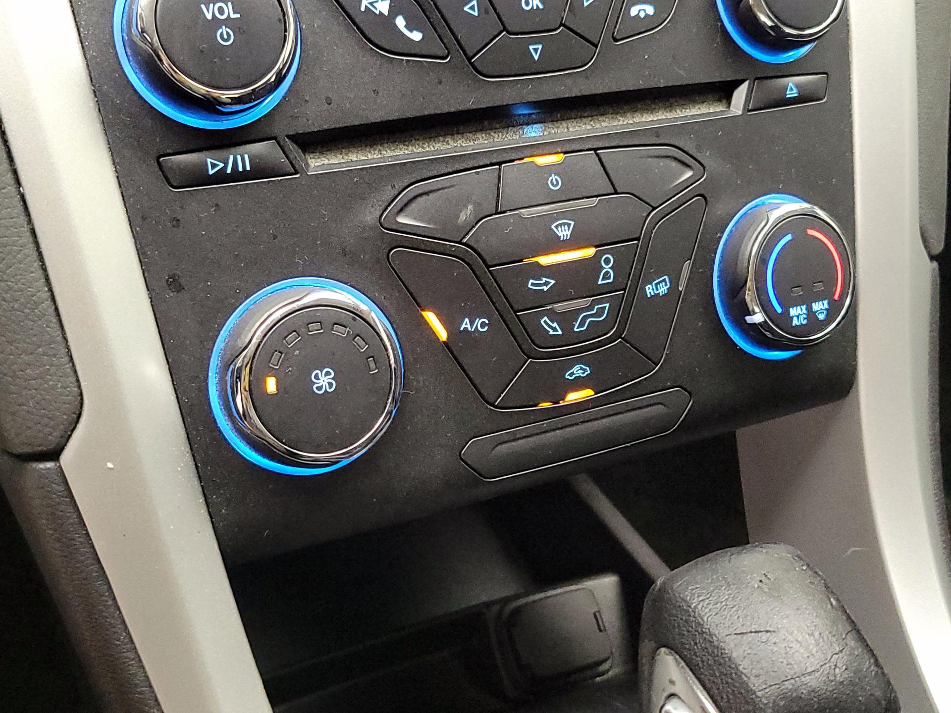 Thumbnail: 2014 Ford Fusion - 15