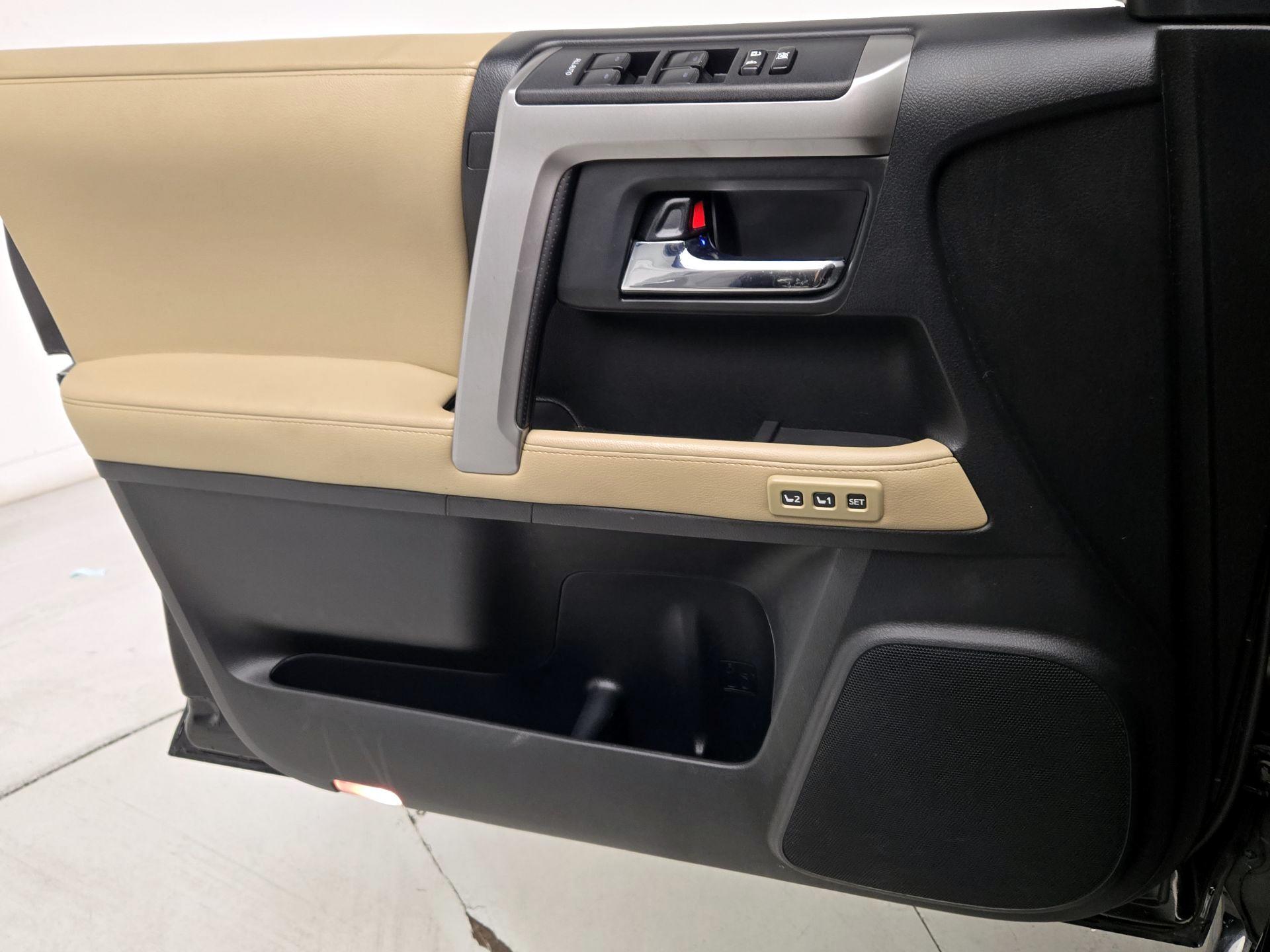 Thumbnail: 2017 Toyota 4Runner - 12