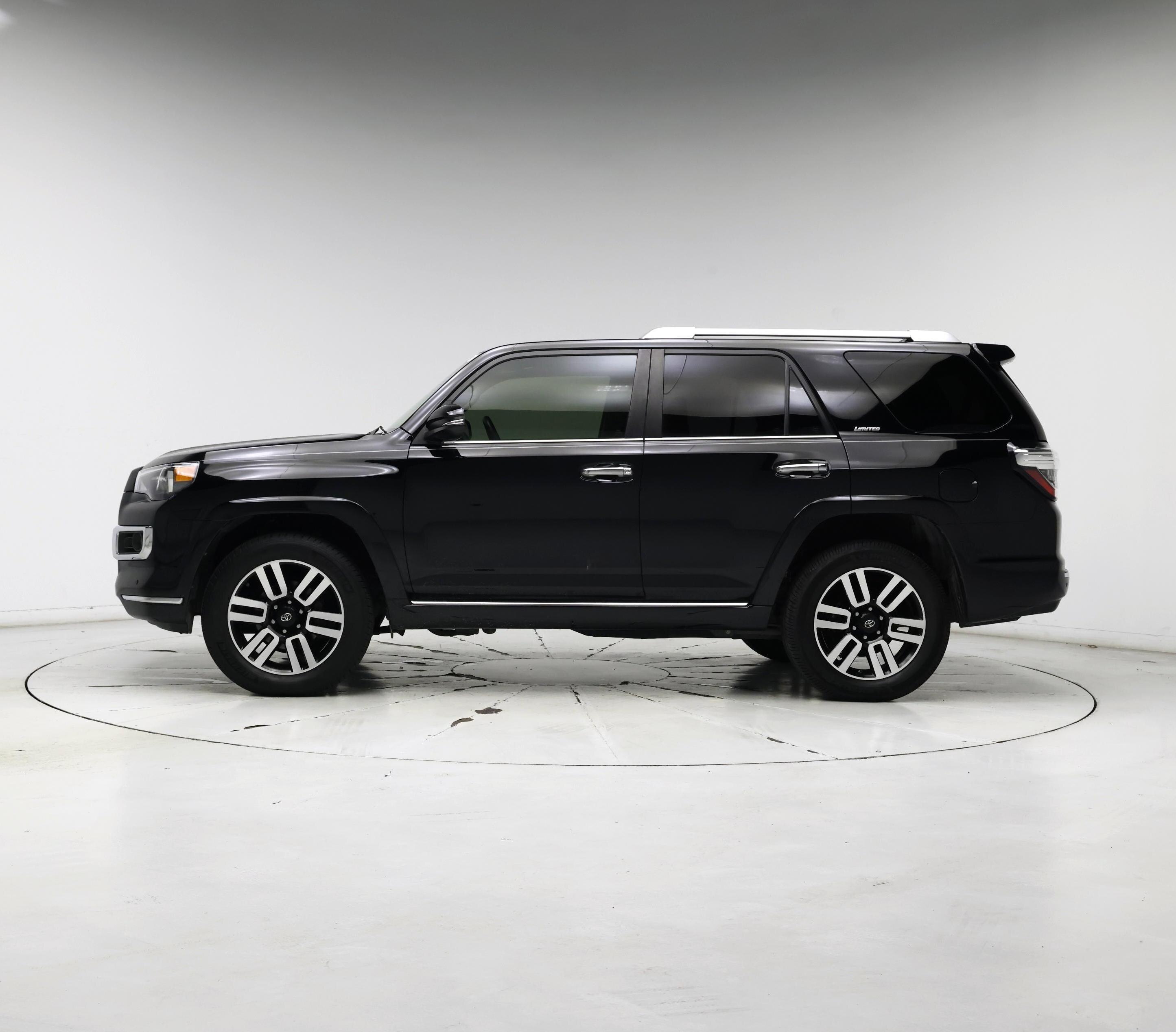 Thumbnail: 2017 Toyota 4Runner - 3