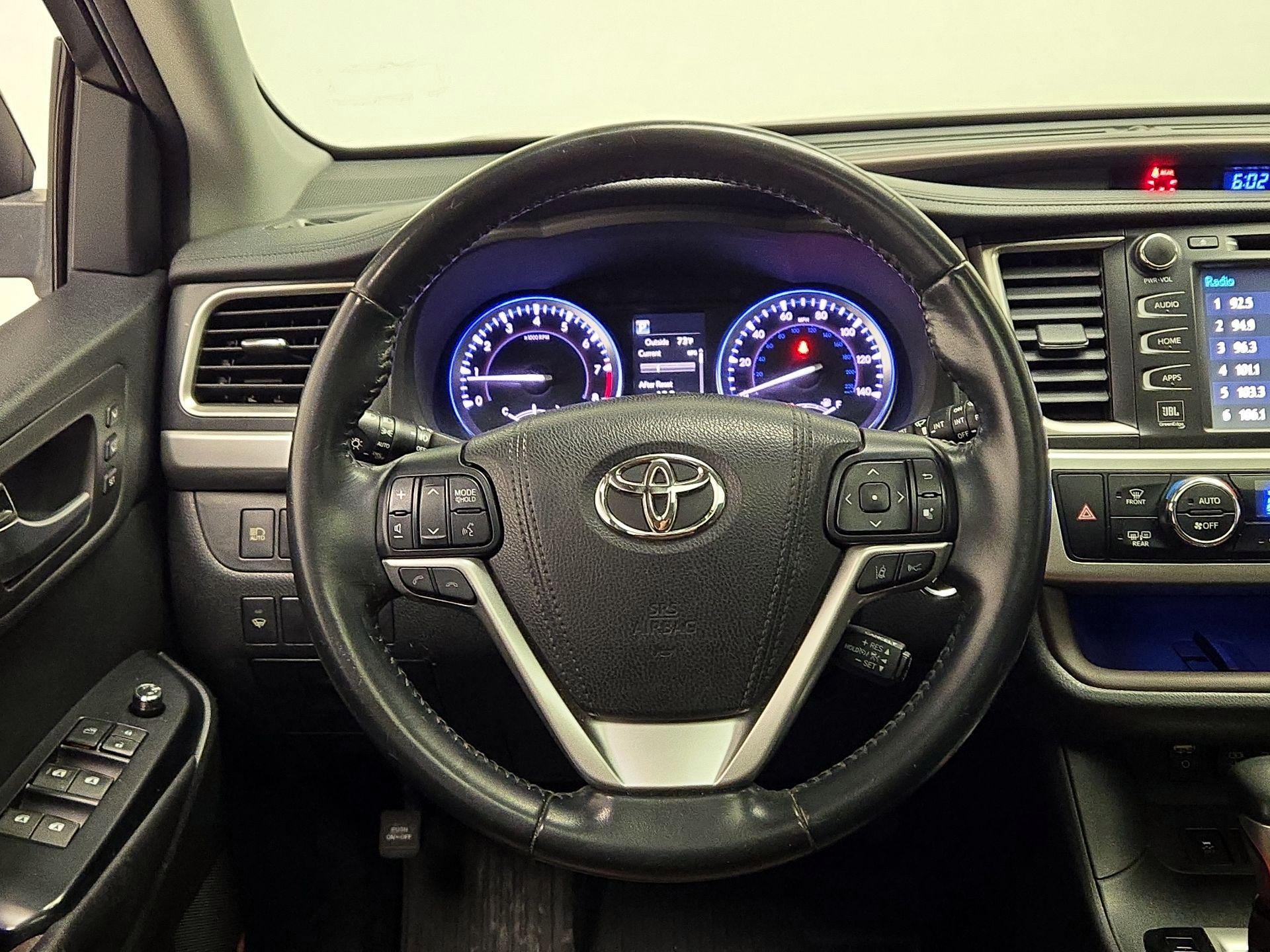 Thumbnail: 2017 Toyota Highlander - 10