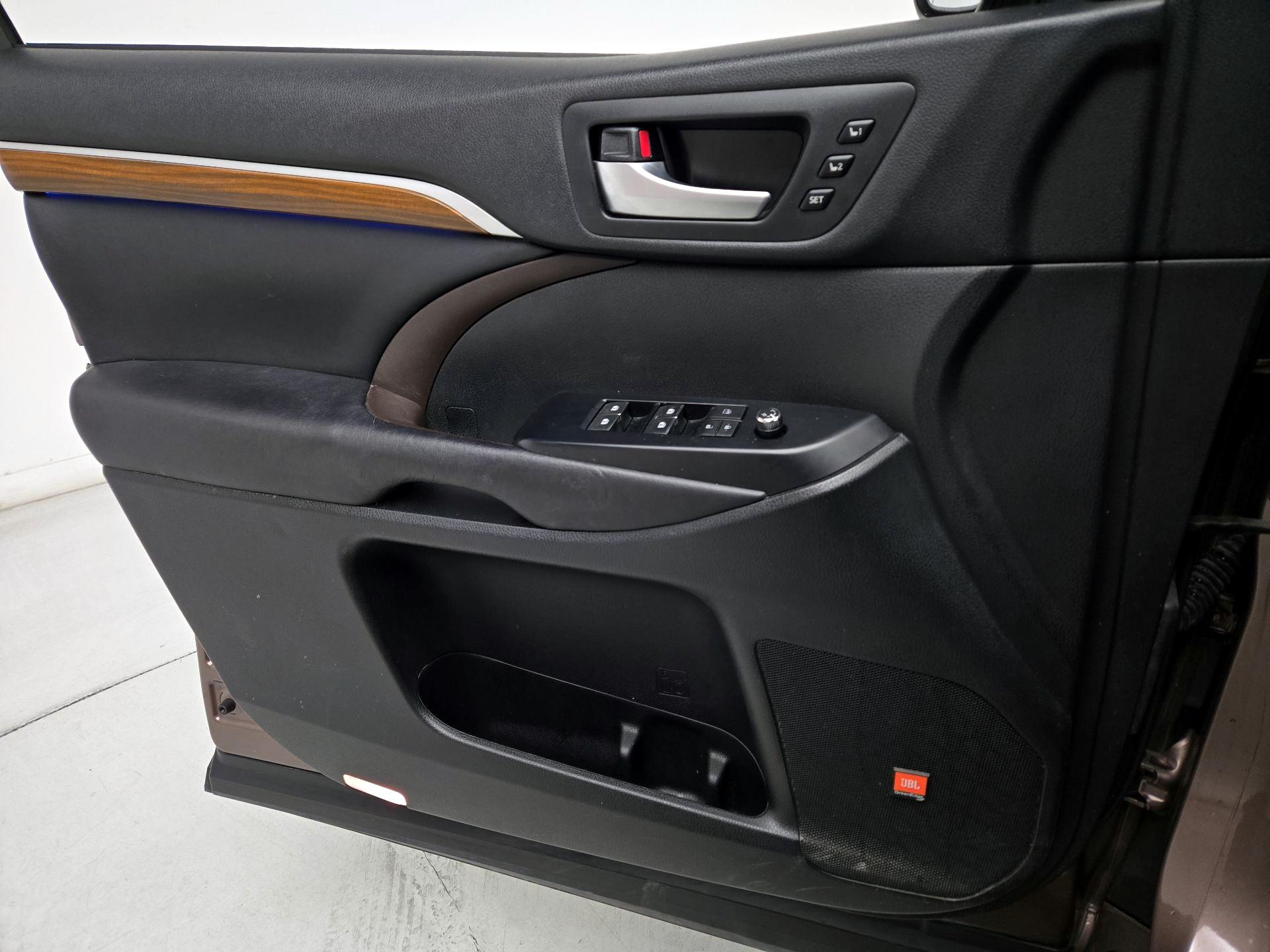 Thumbnail: 2017 Toyota Highlander - 12