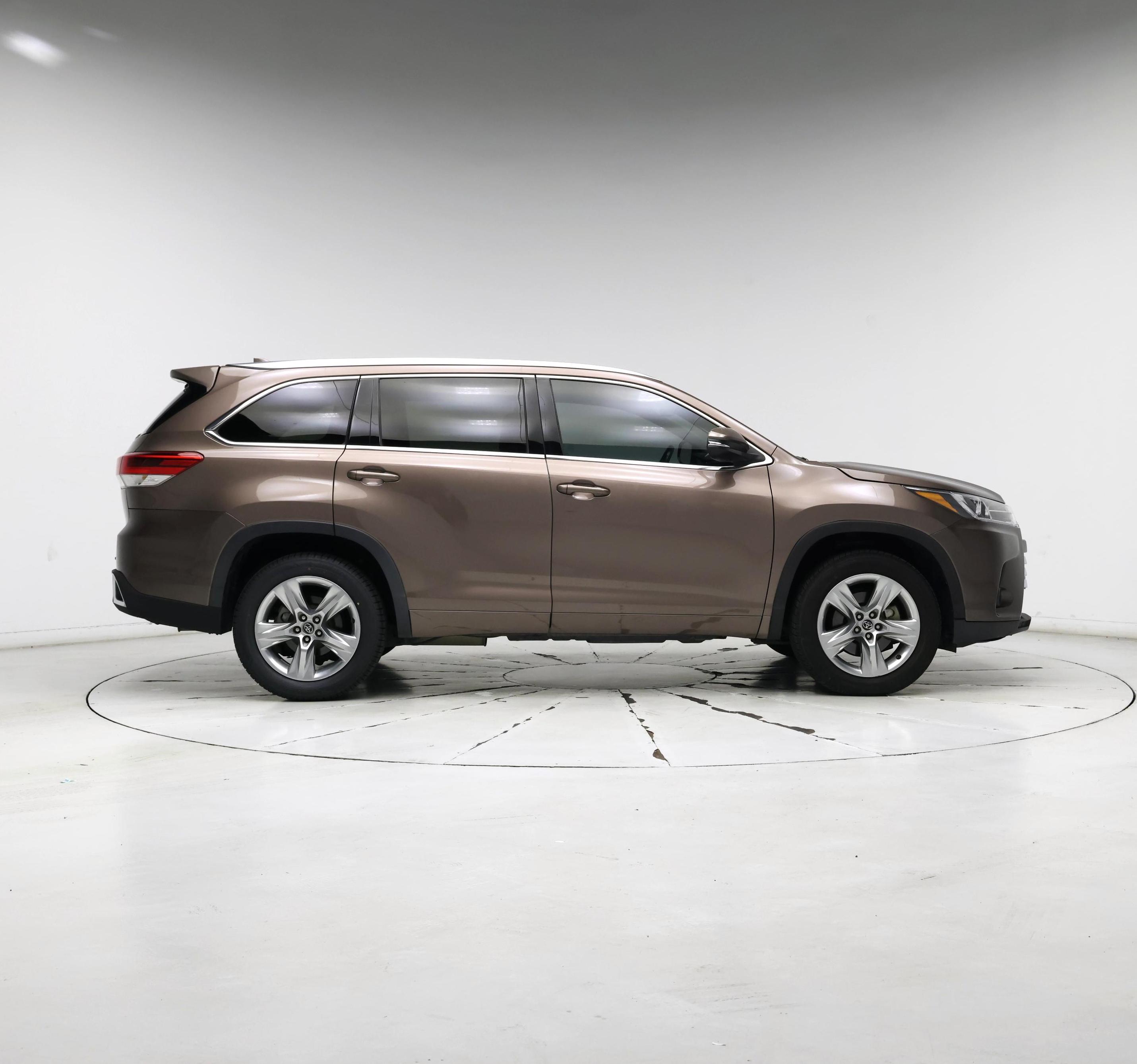 Thumbnail: 2017 Toyota Highlander - 7