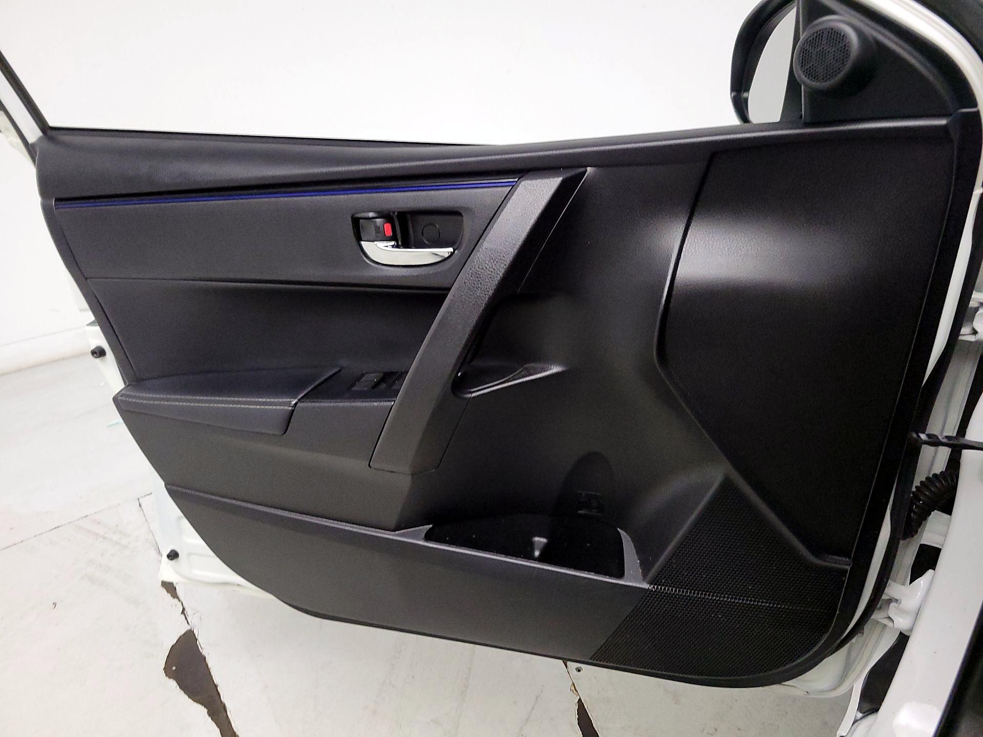 Thumbnail: 2017 Toyota Corolla - 12